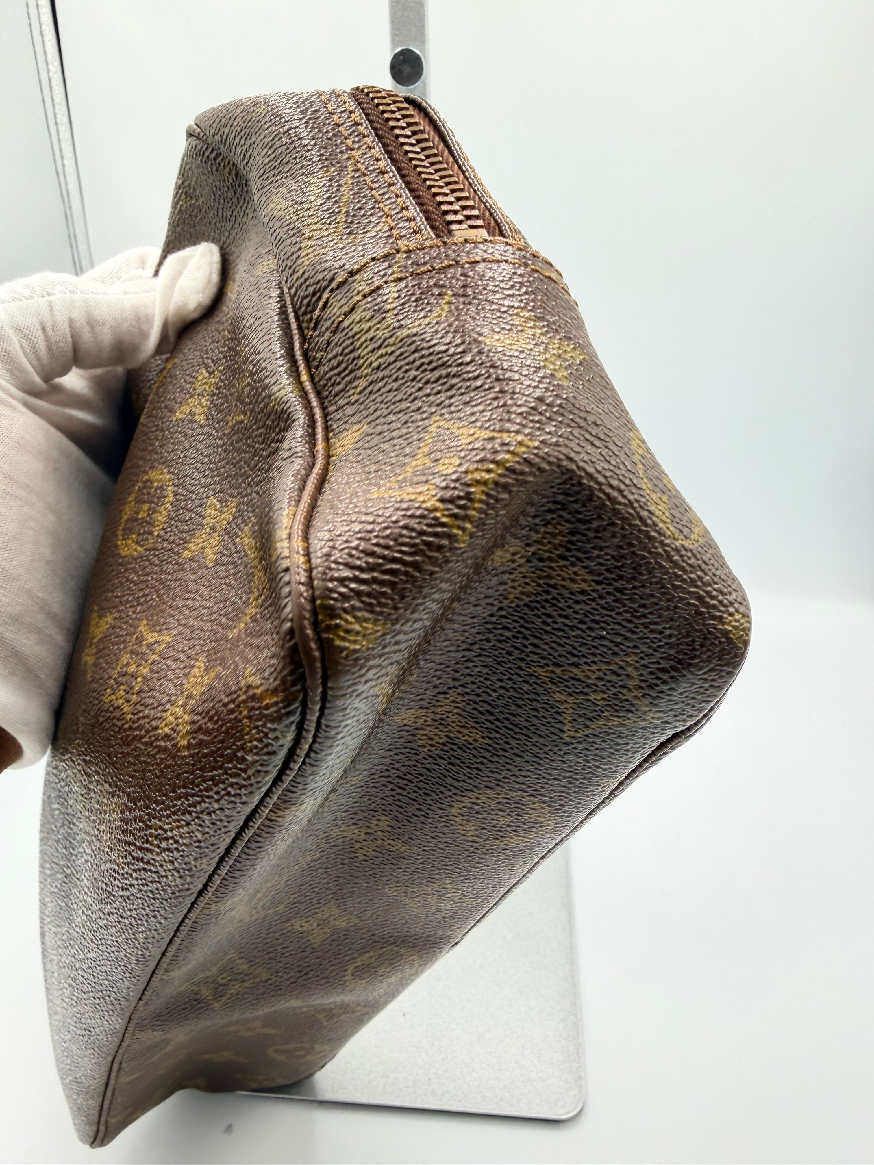 Louis Vuitton Monogram Toiletry Trousse 28 Pouch / Clutch