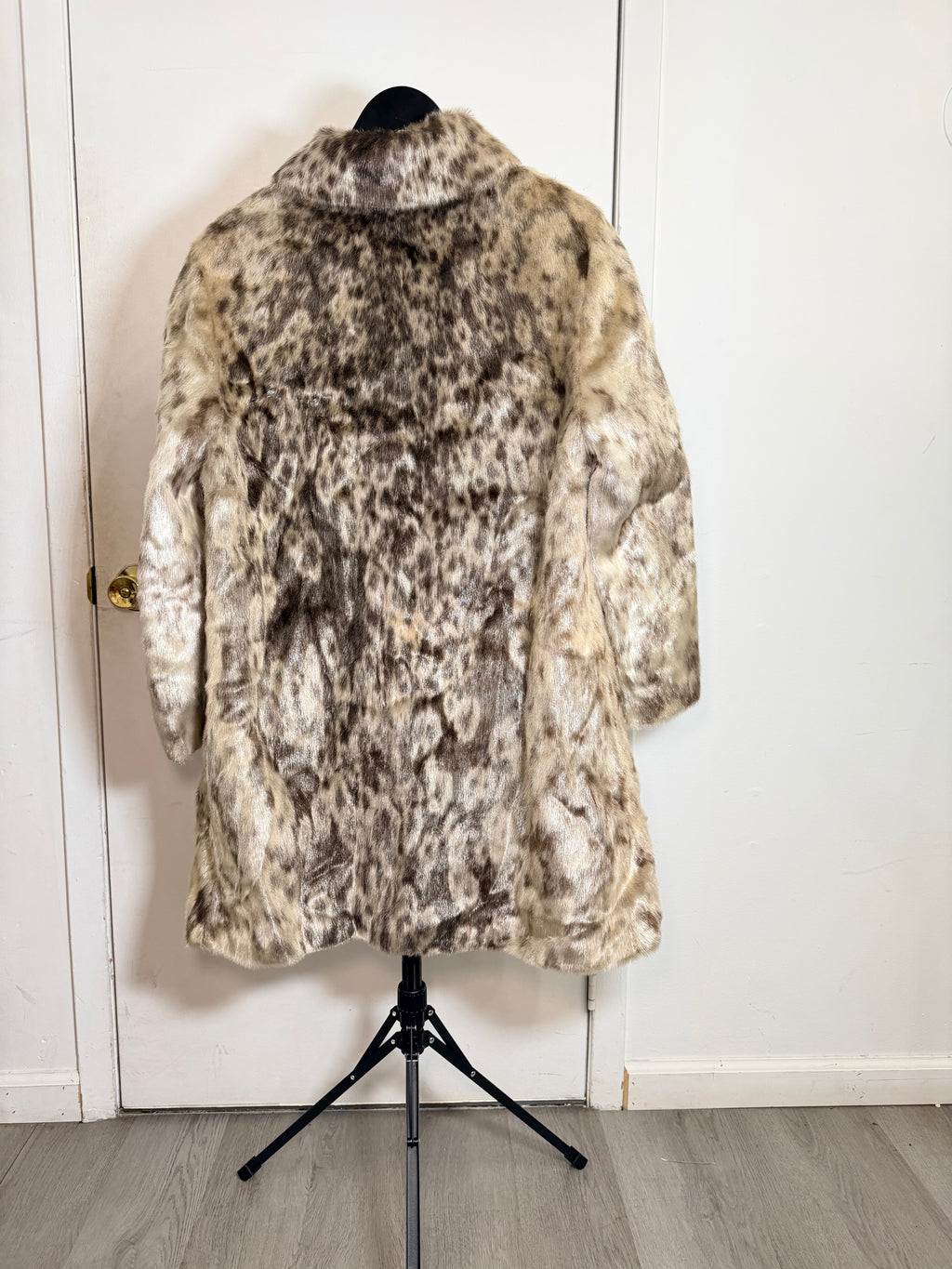 Vintage Leopard Seal Fur Coat (Natural) – XL 003