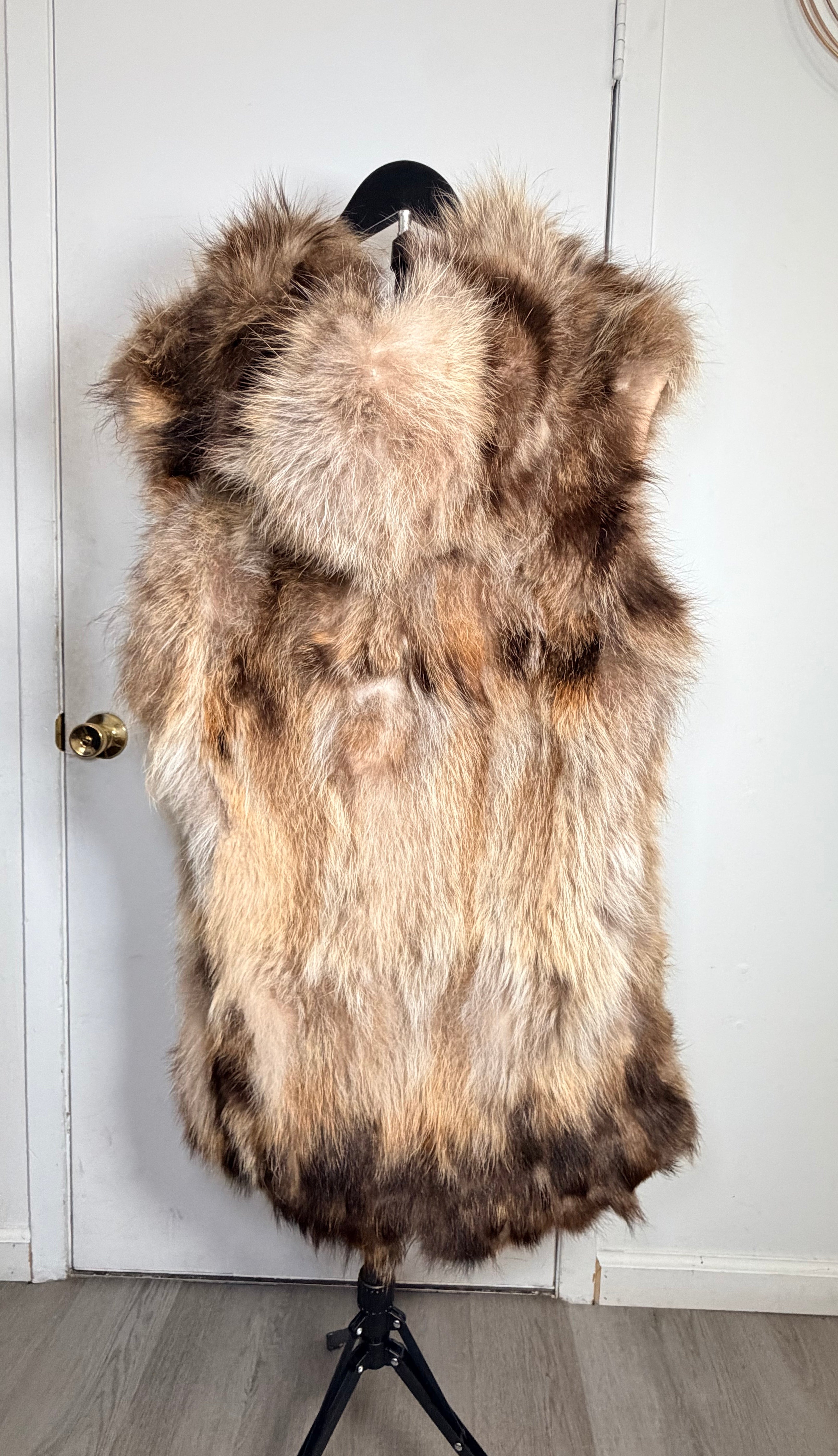 Vintage Natural Coyote Fur Hooded Vest – Tan Multi – Large 042