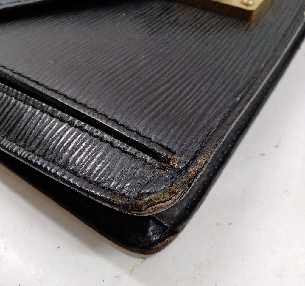 Louis Vuitton Epi Série Dragonne Clutch – Black