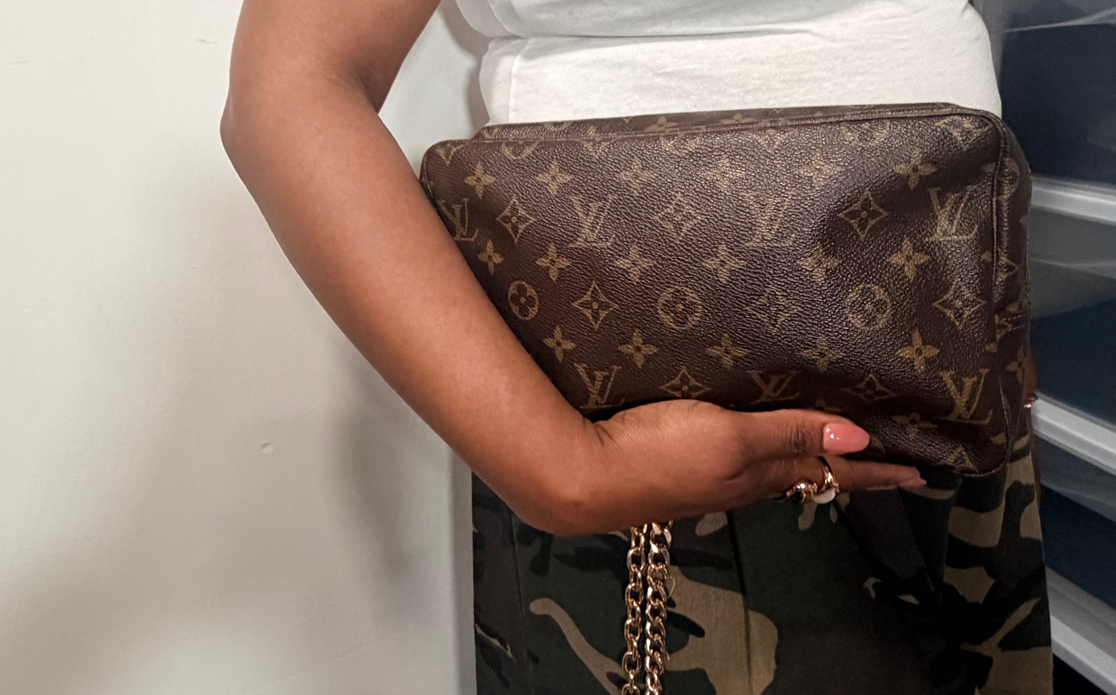 Louis Vuitton Monogram Toiletry Trousse 28 Pouch / Clutch