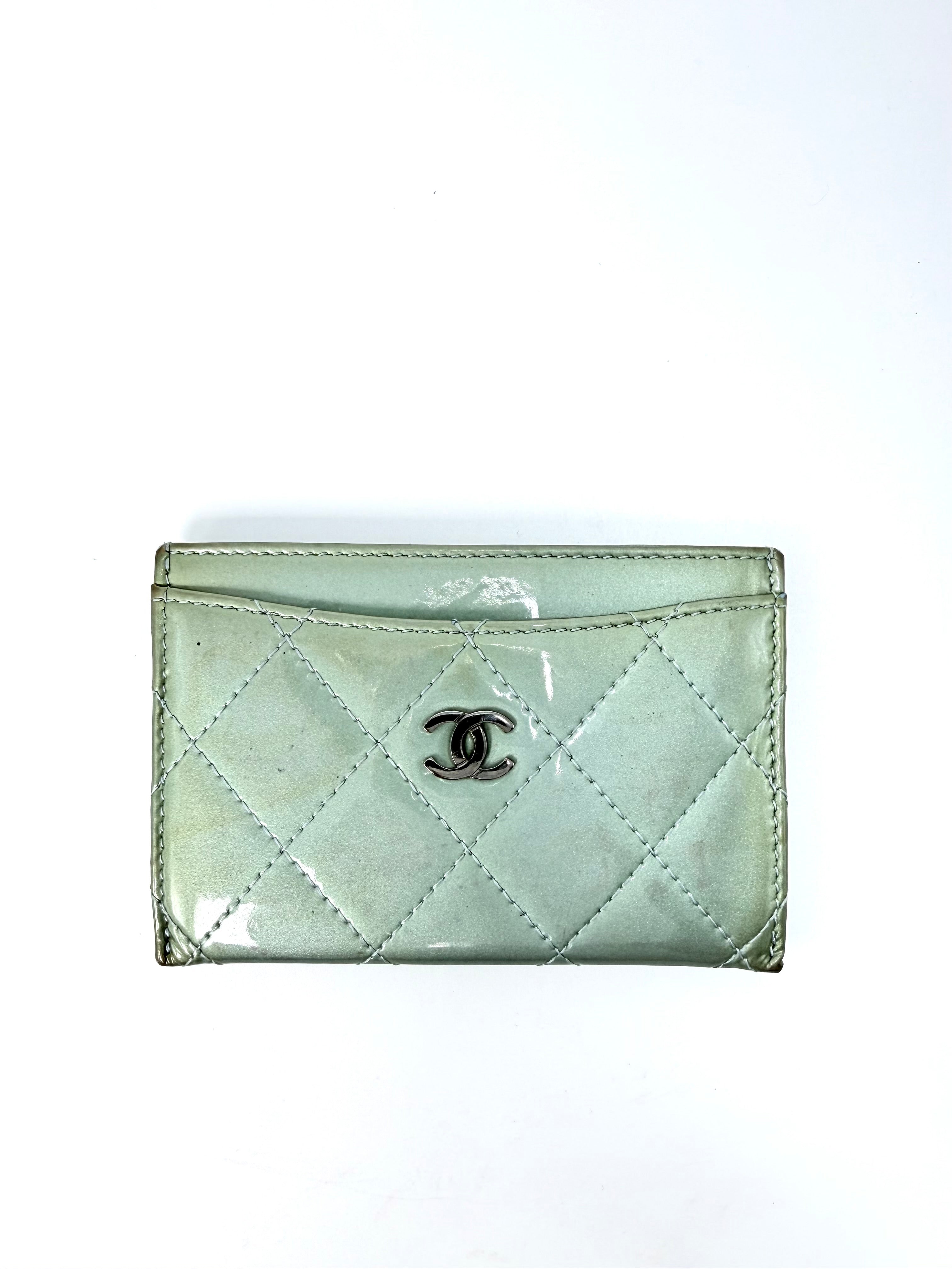 CHANEL Quilted Patent Leather Card Holder – Green