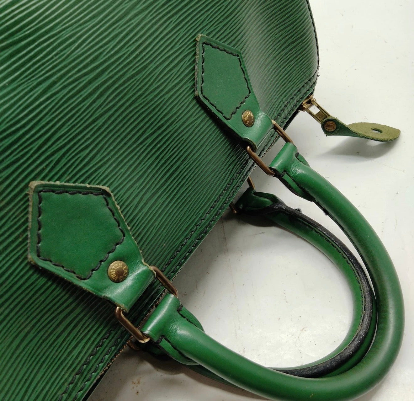 Louis Vuitton Epi Speedy 25 – Green