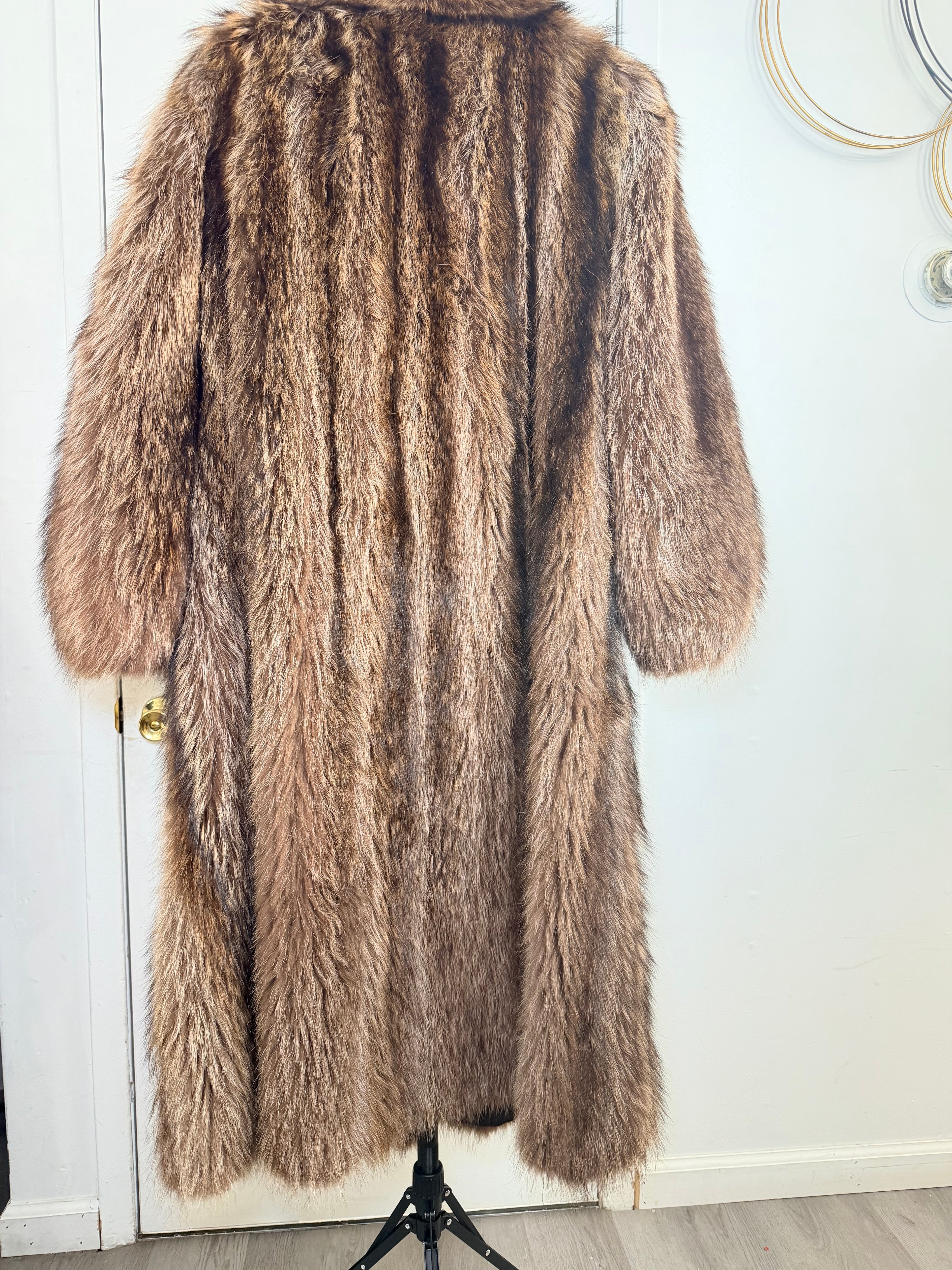 Vintage Tanuki (Raccoon) Fur Coat – Natural Brown (Large)