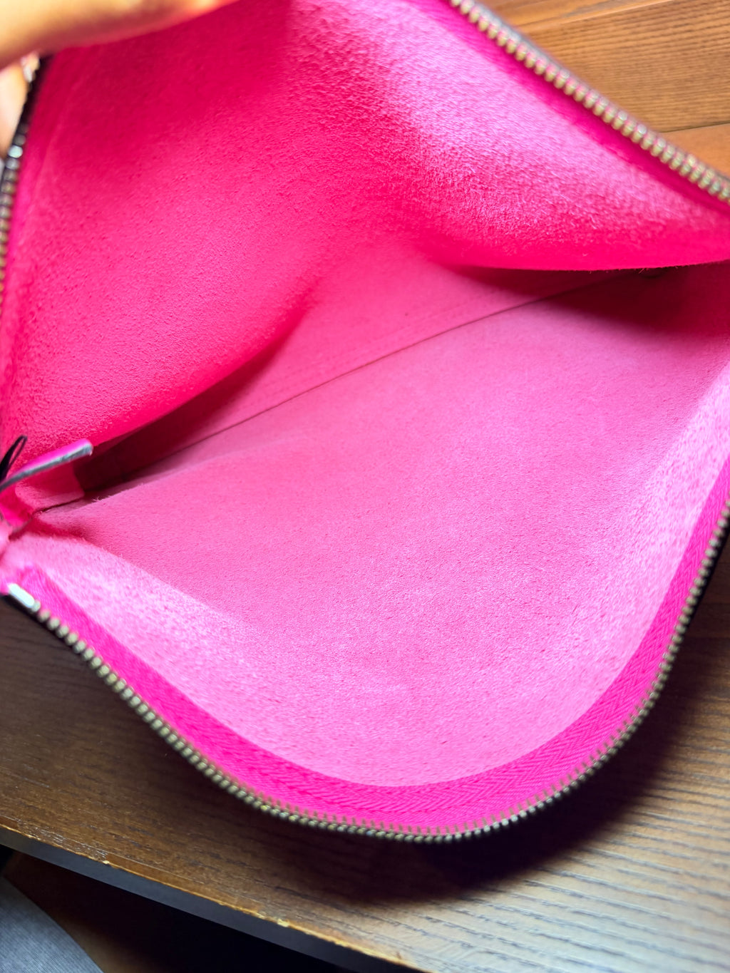 Gucci Hot Pink Leather Logo Clutch – With Dust Bag