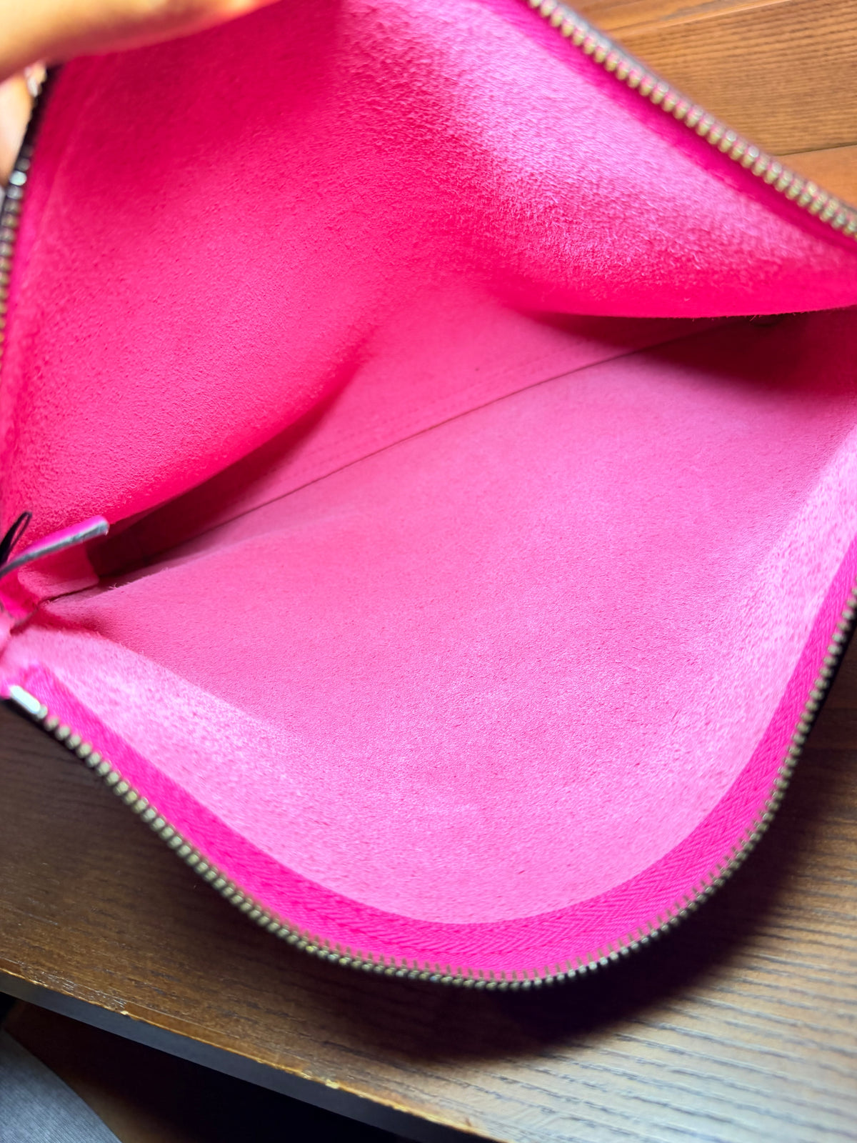 Gucci Hot Pink Leather Logo Clutch – With Dust Bag