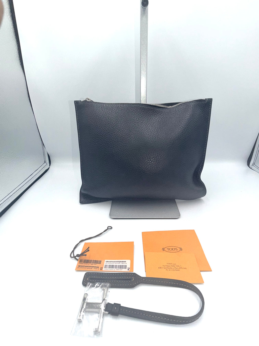 Tod’s Pebbled Leather Clutch / Pouch – Black (With Strap & Tags)