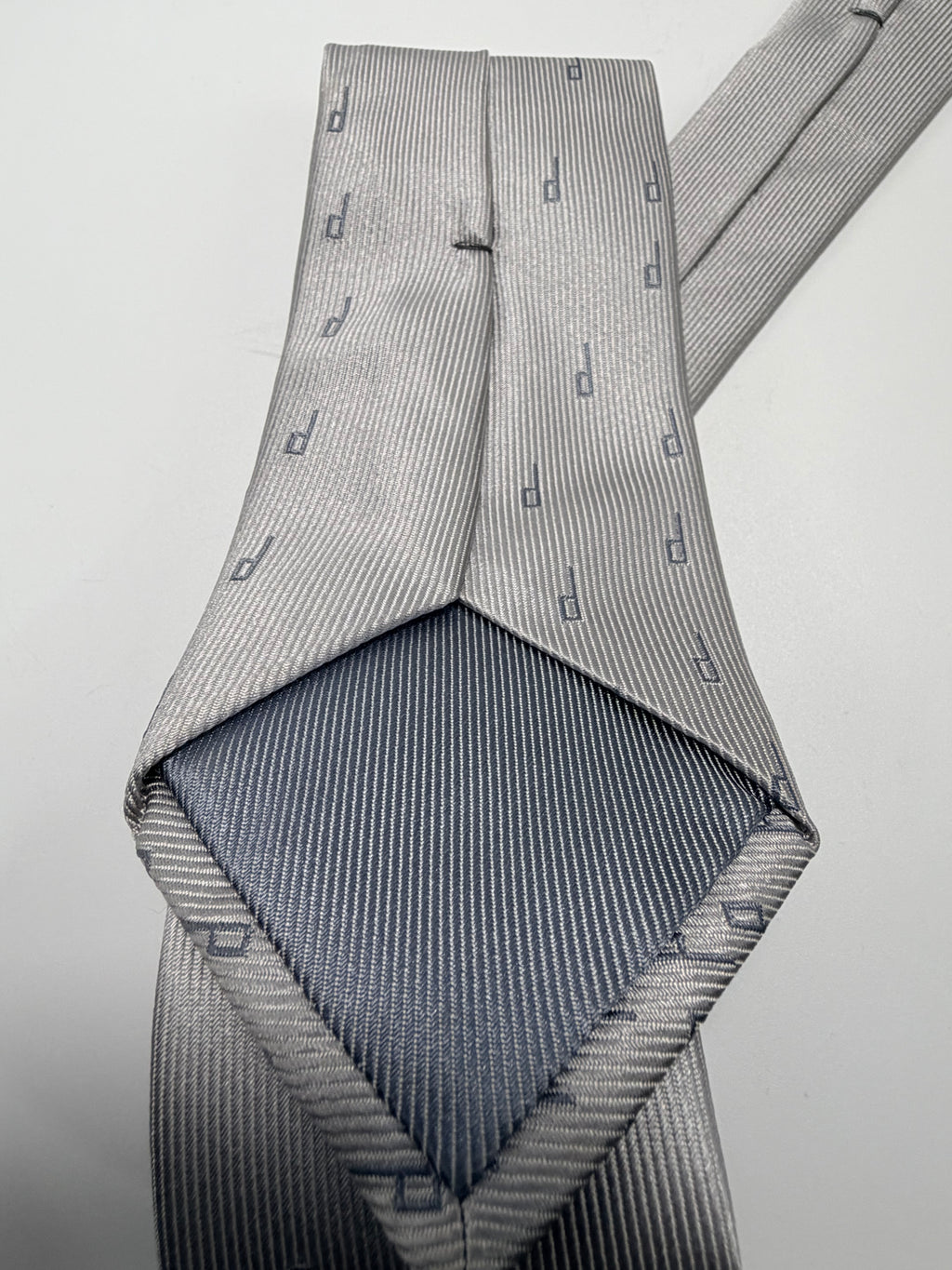 Dunhill London Silk Tie – Silver Monogram