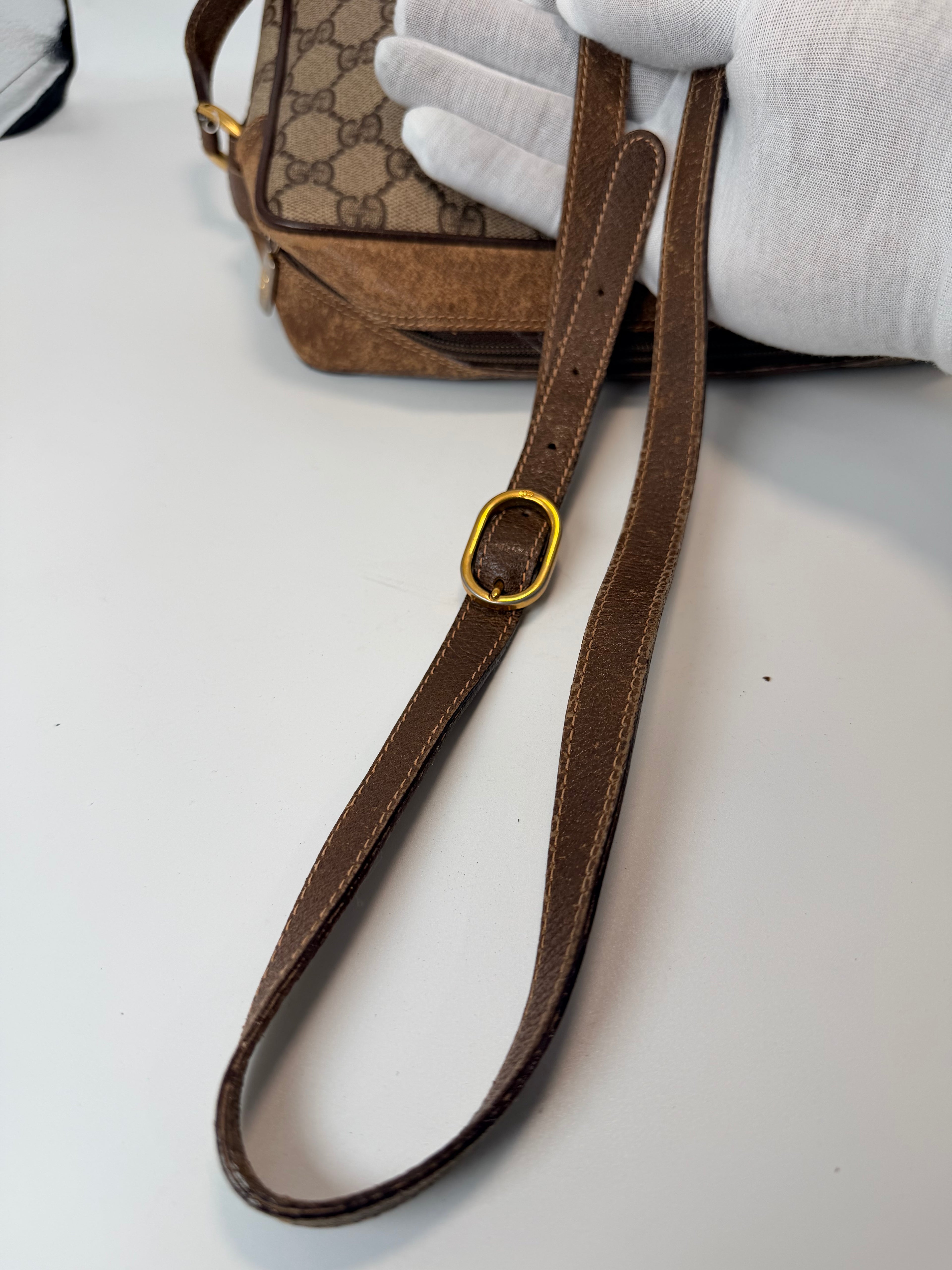 GUCCI Vintage GG Supreme Crossbody – Classic Web Stripe