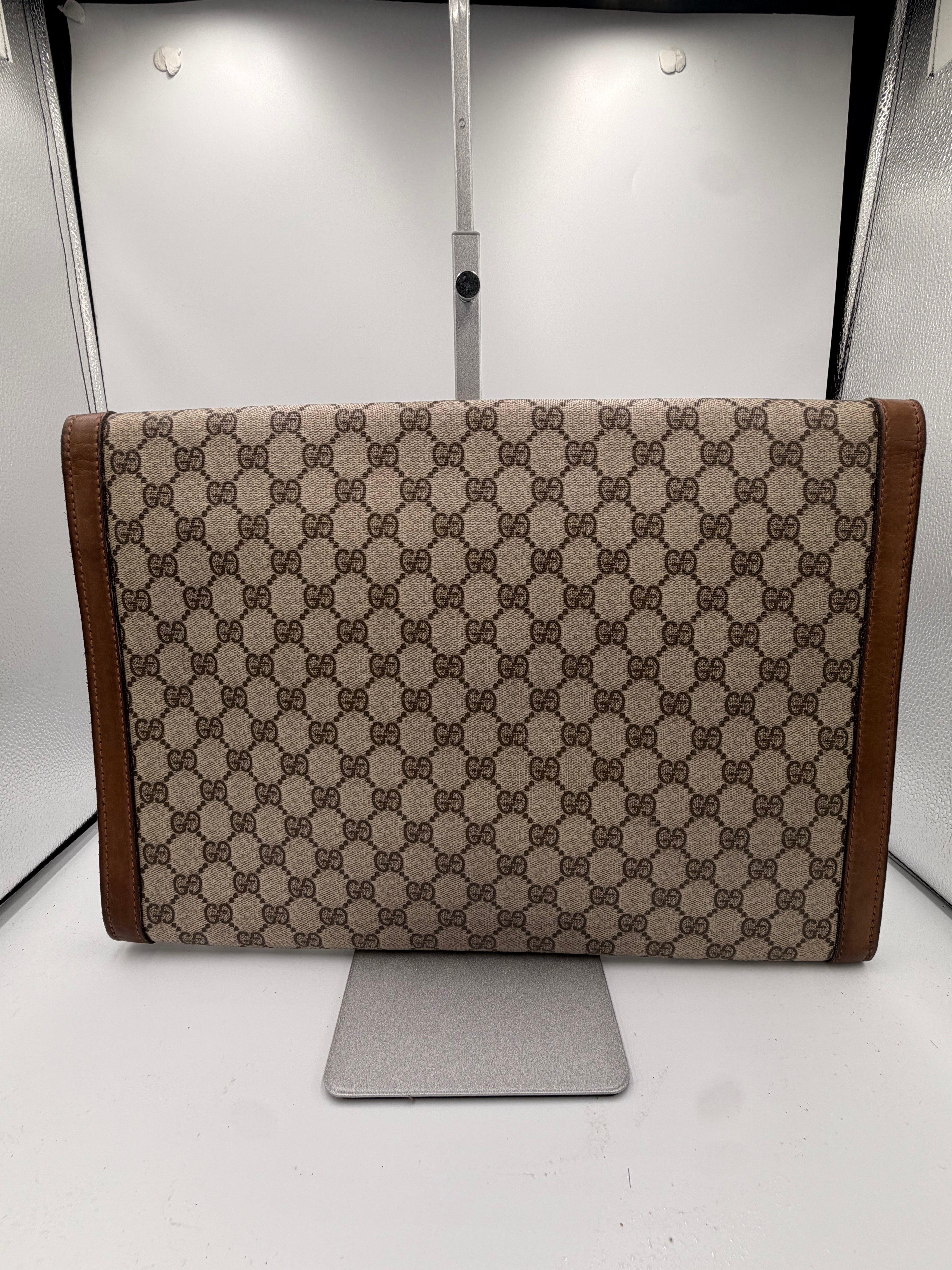 Gucci GG Supreme Portfolio Clutch