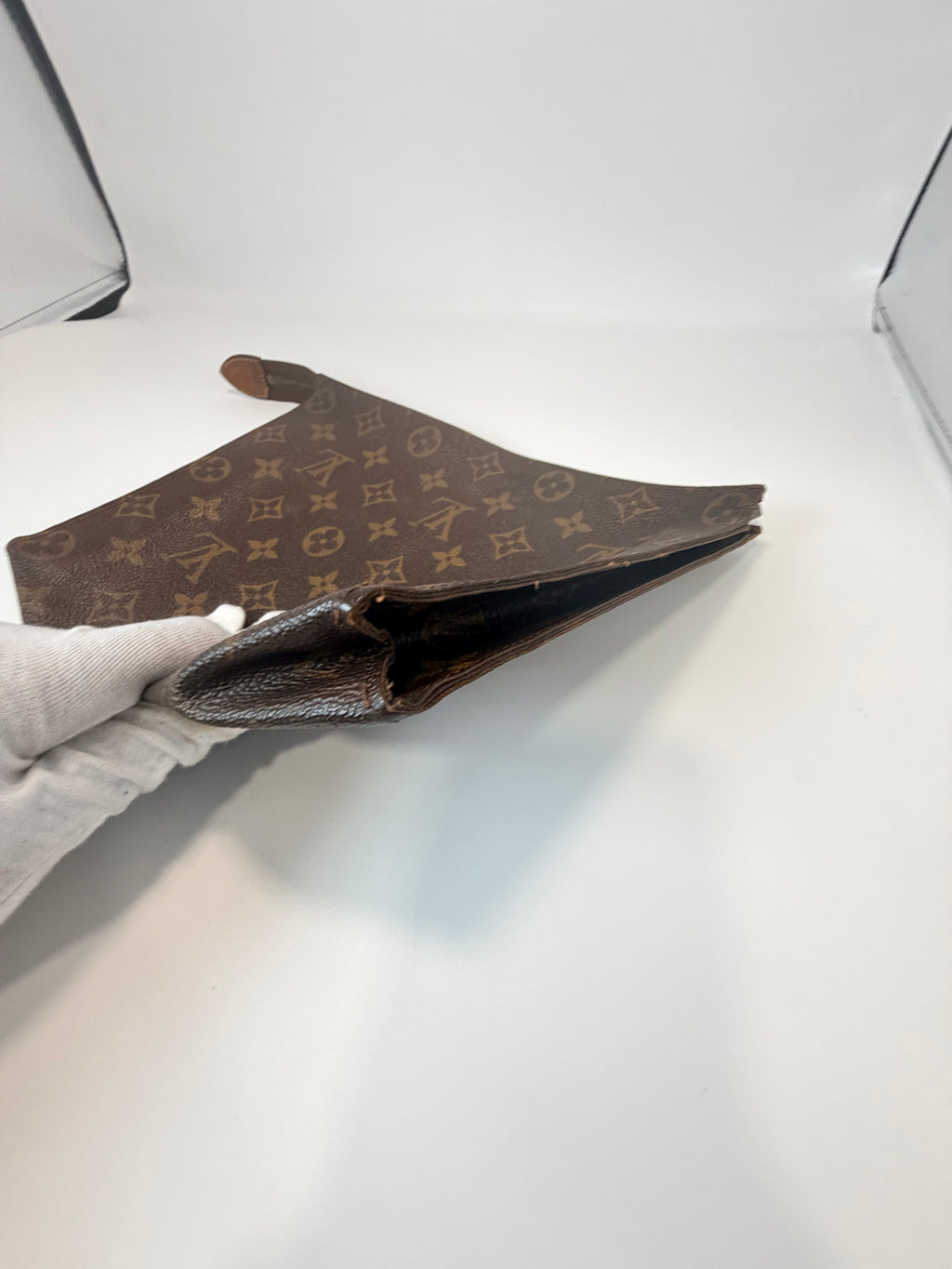 Louis Vuitton Toiletry Pouch 26 – Monogram Canvas