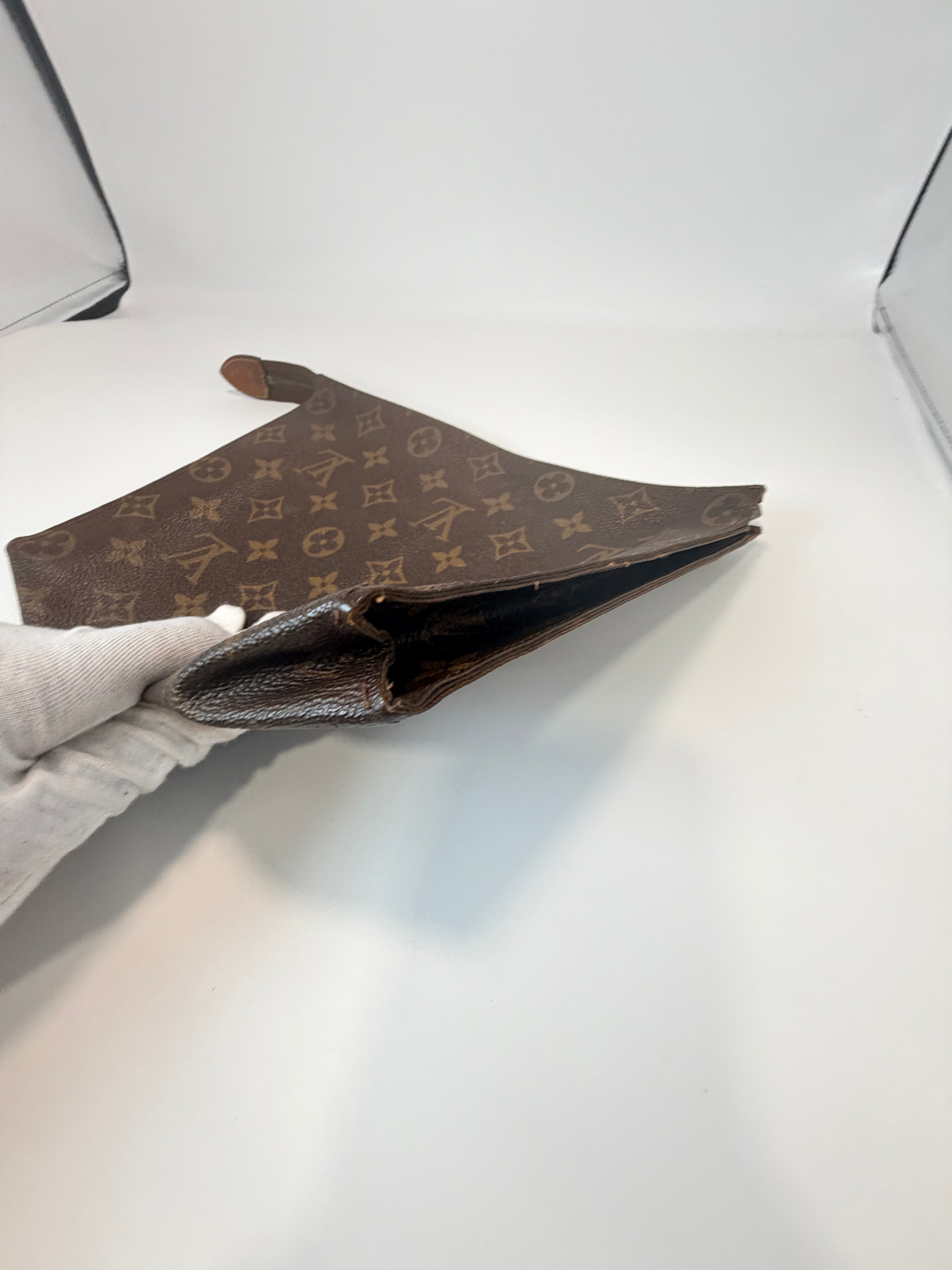 Louis Vuitton Toiletry Pouch 26 – Monogram Canvas