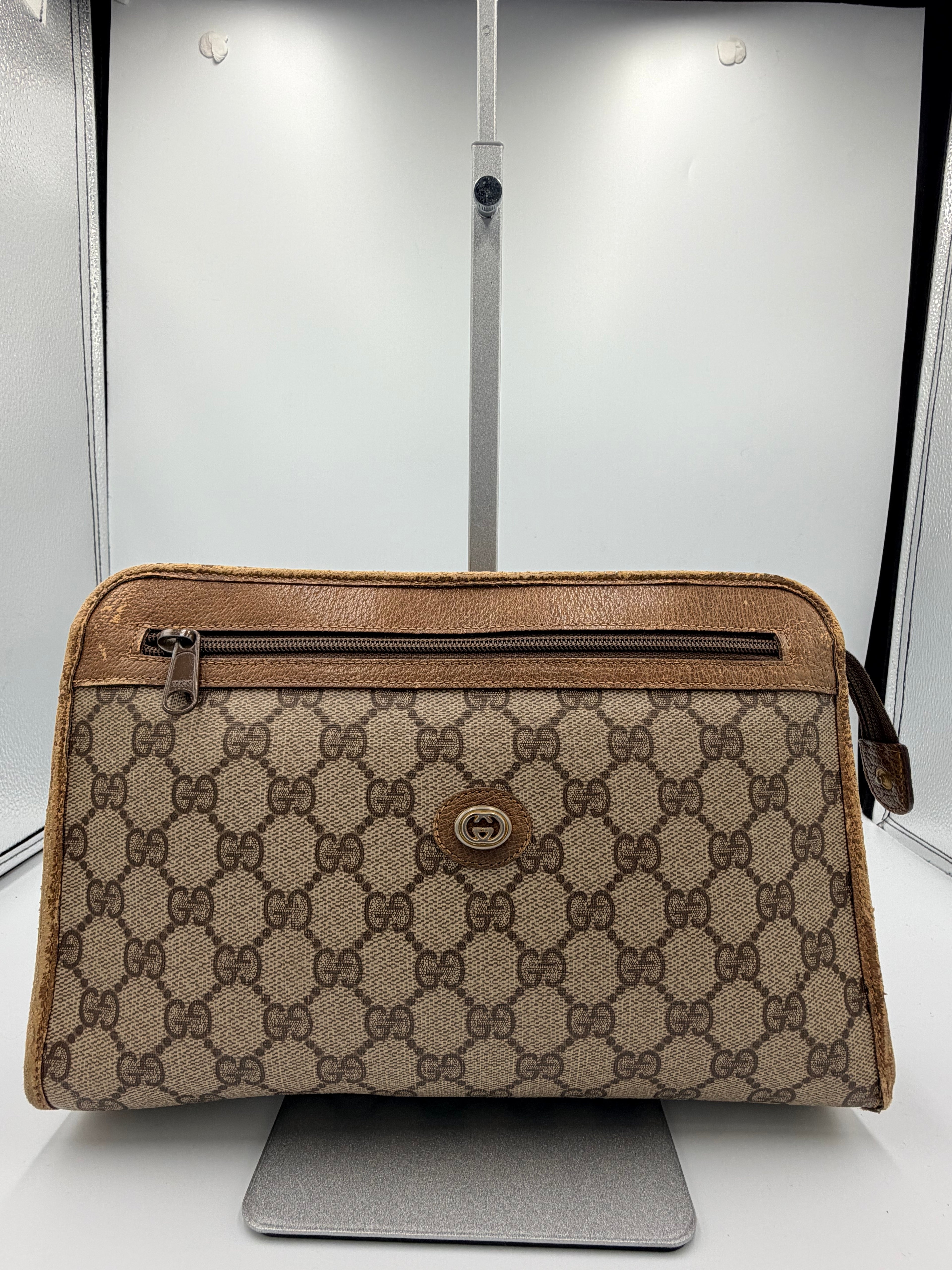 Gucci GG Supreme Clutch / Portfolio Pouch