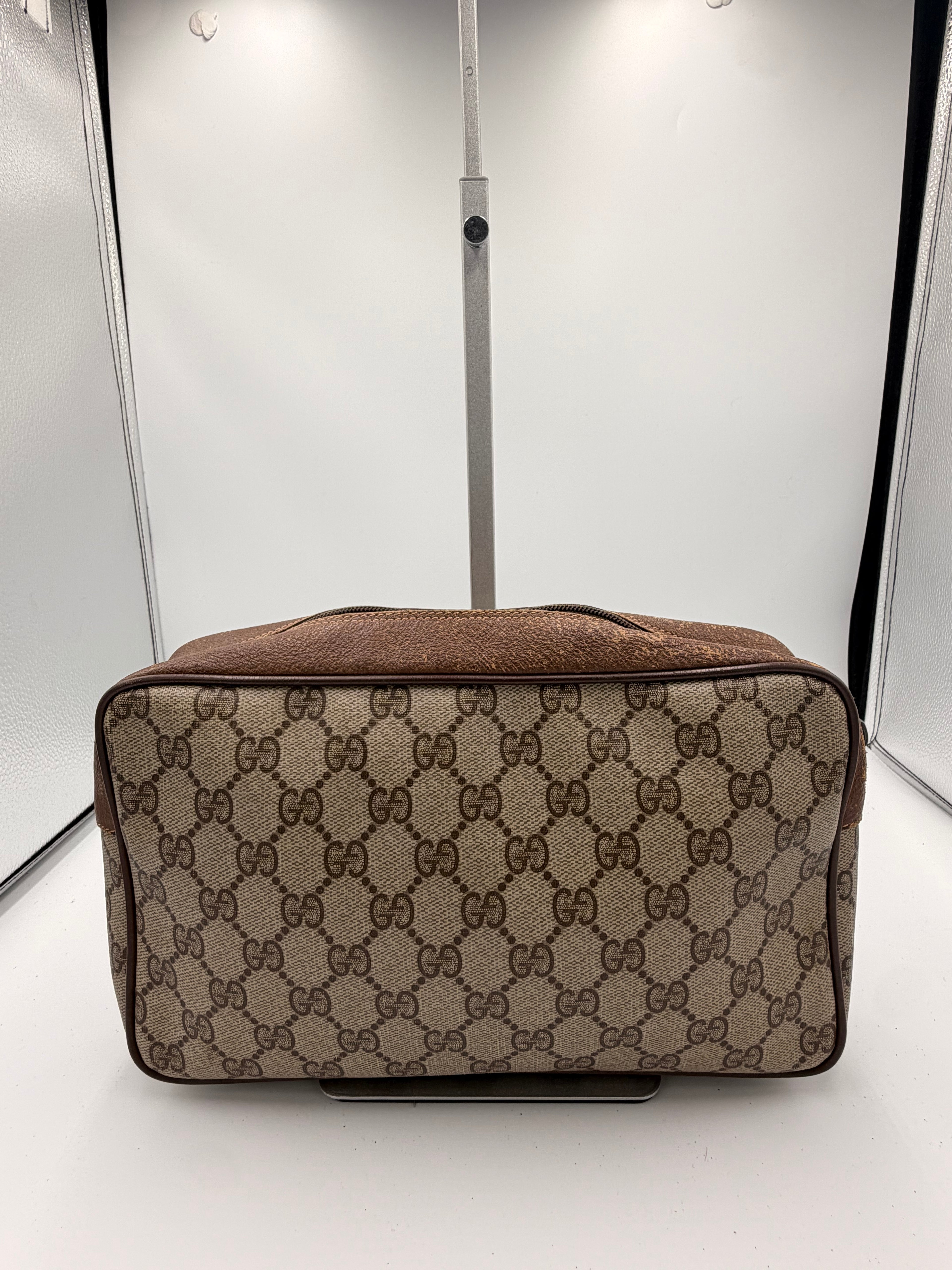 Gucci GG Supreme Clutch / Travel Case