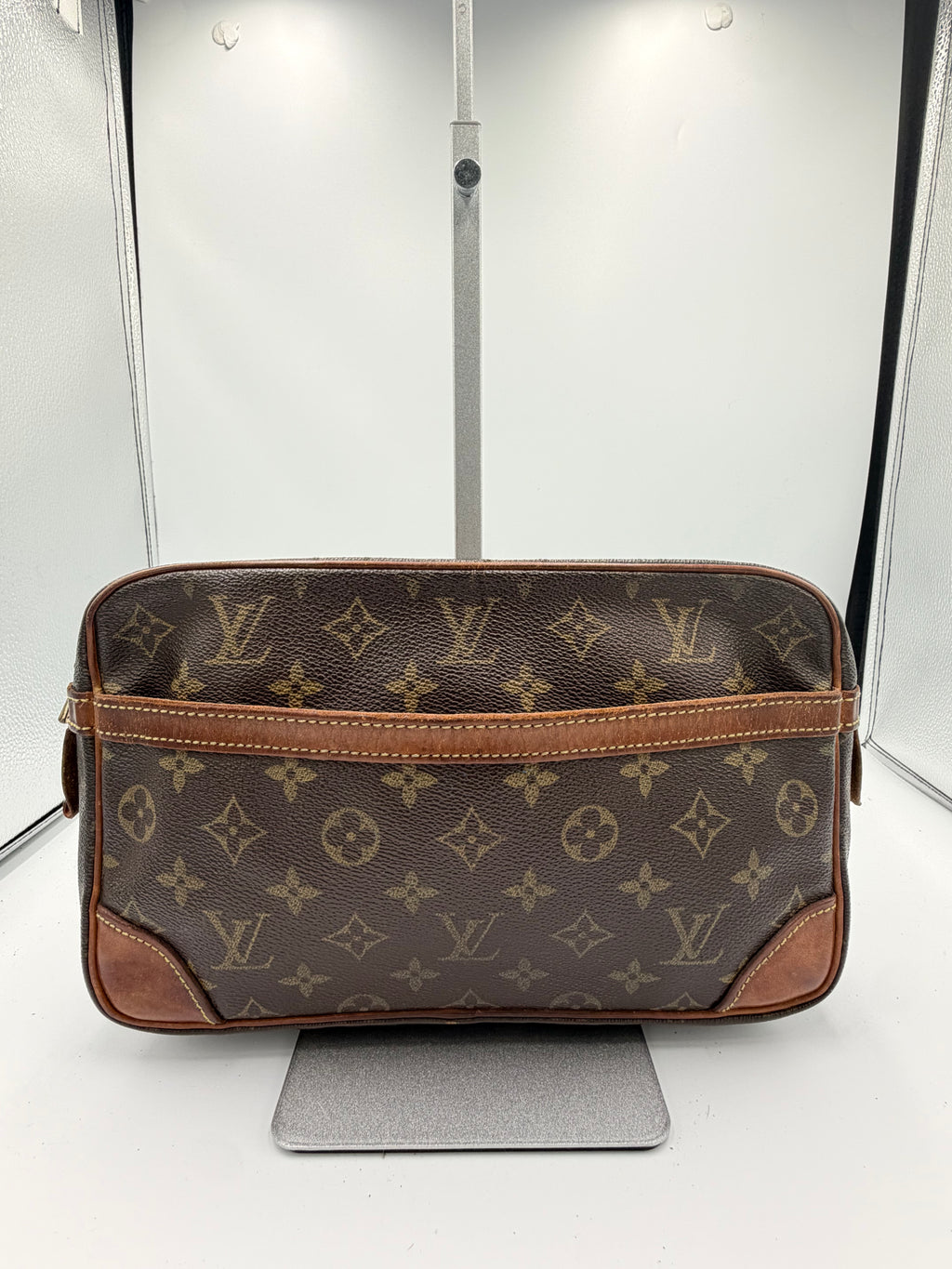 Louis Vuitton Compiègne 28 Clutch Bag