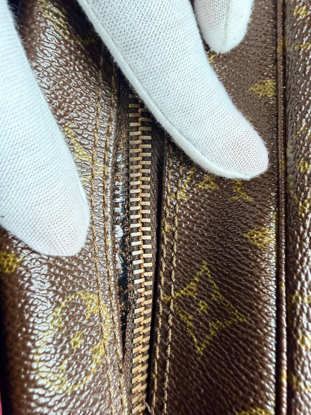 Louis Vuitton Monogram Toiletry Trousse 28 Pouch / Clutch