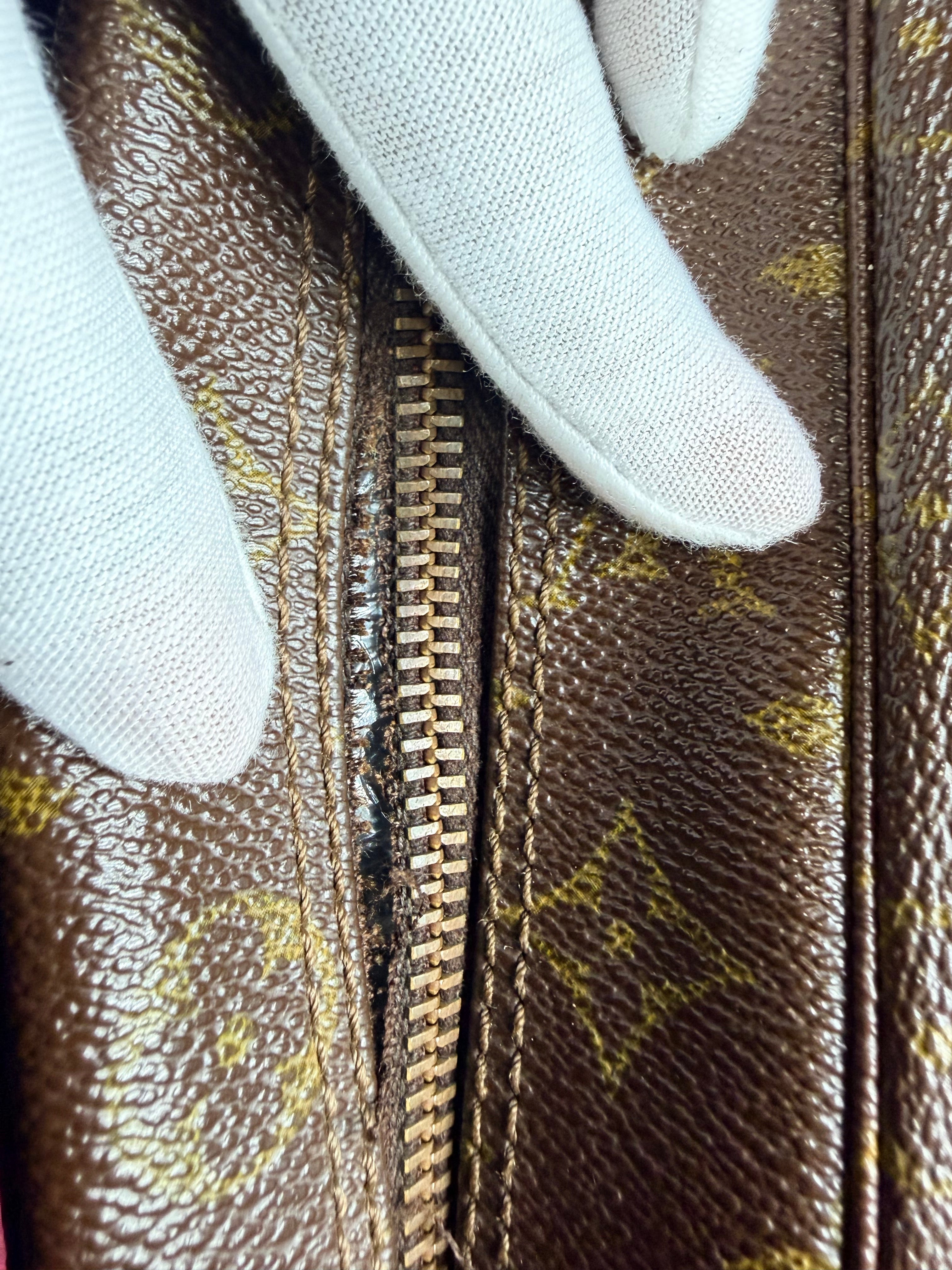 Louis Vuitton Monogram Toiletry Trousse 28 Pouch / Clutch