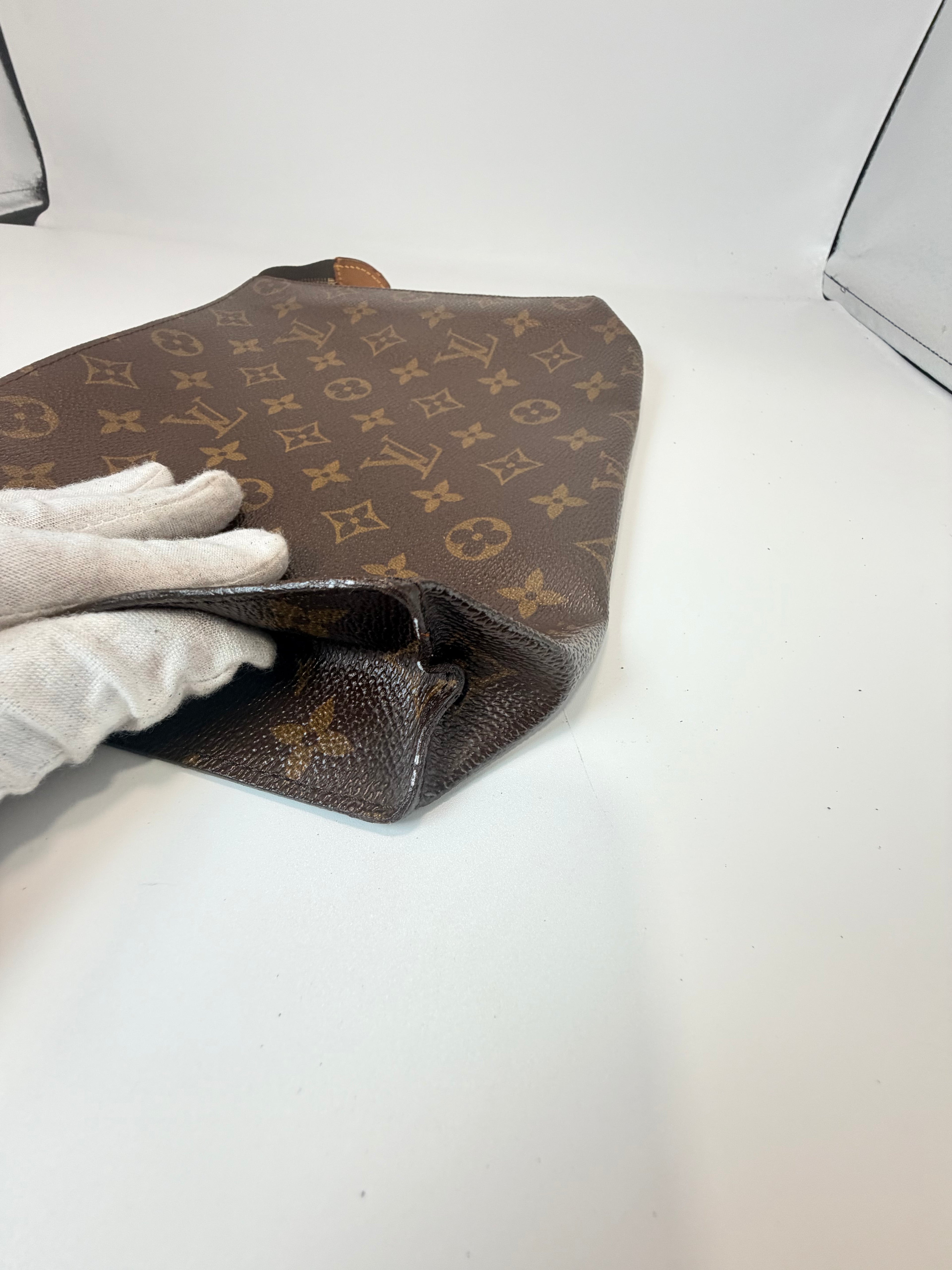 Louis Vuitton Toiletry Pouch 26 – Monogram Canvas