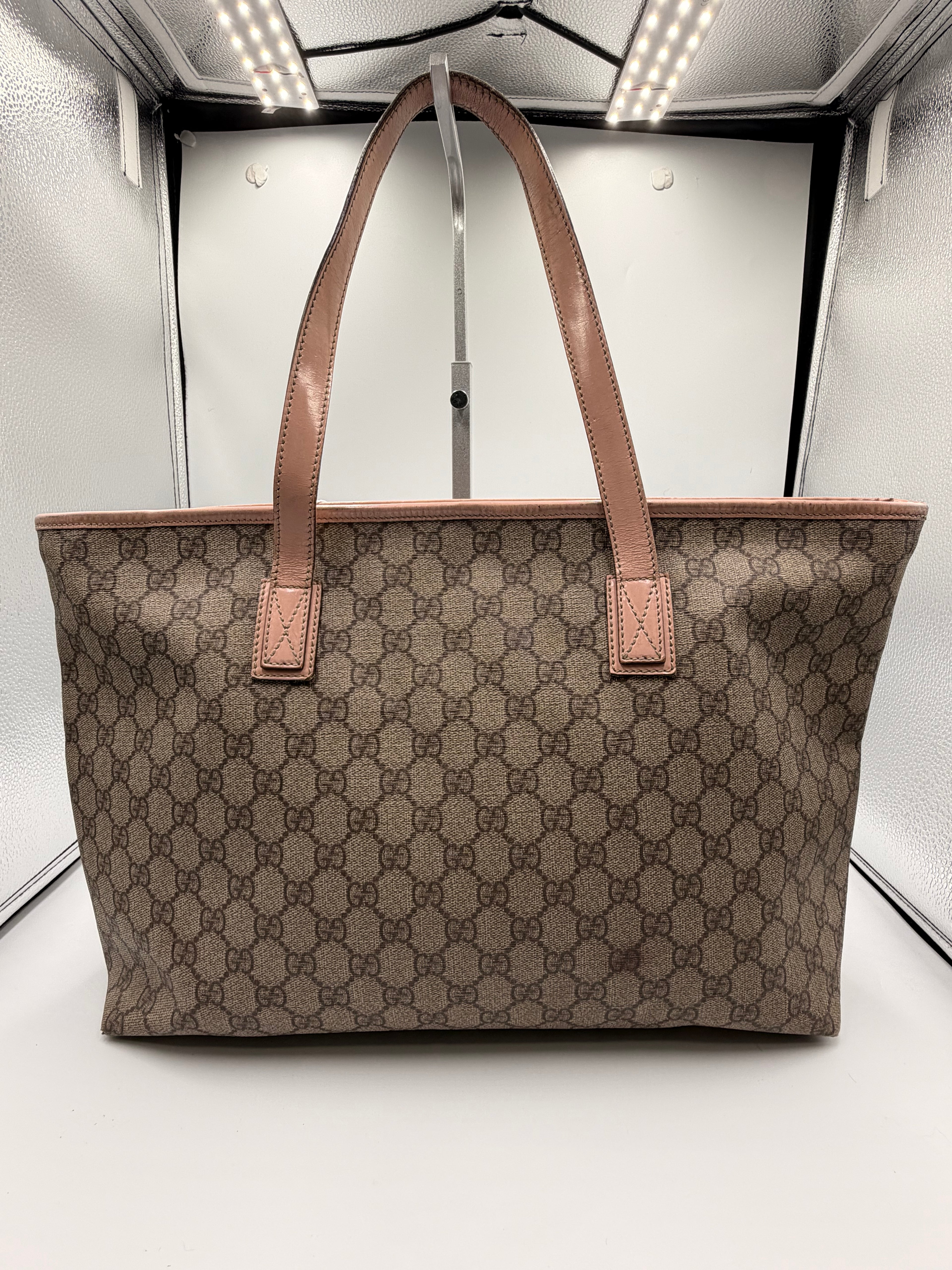 Gucci GG Supreme Tote Bag in Pink