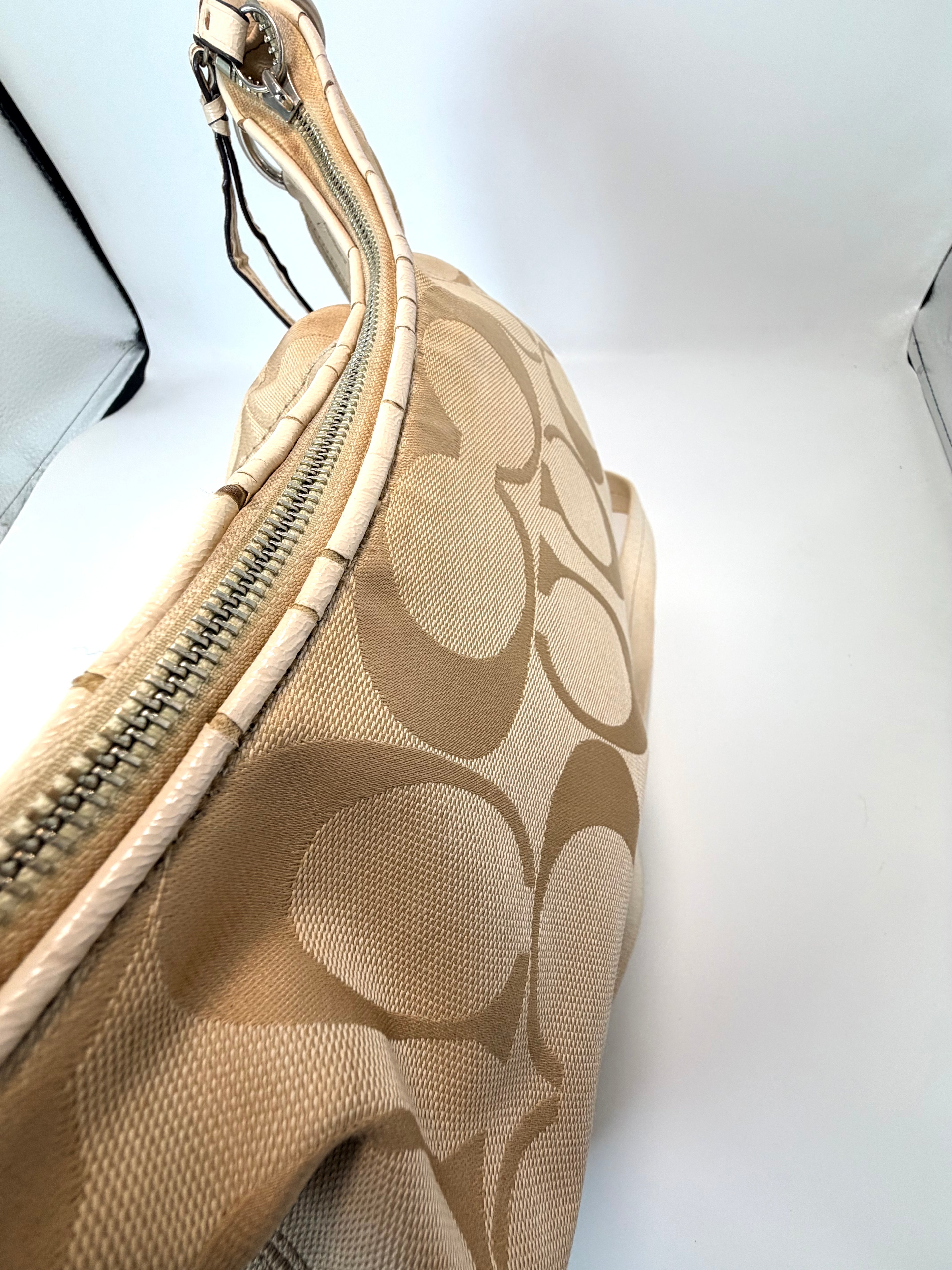 COACH Soho Signature Hobo – Beige / Cream