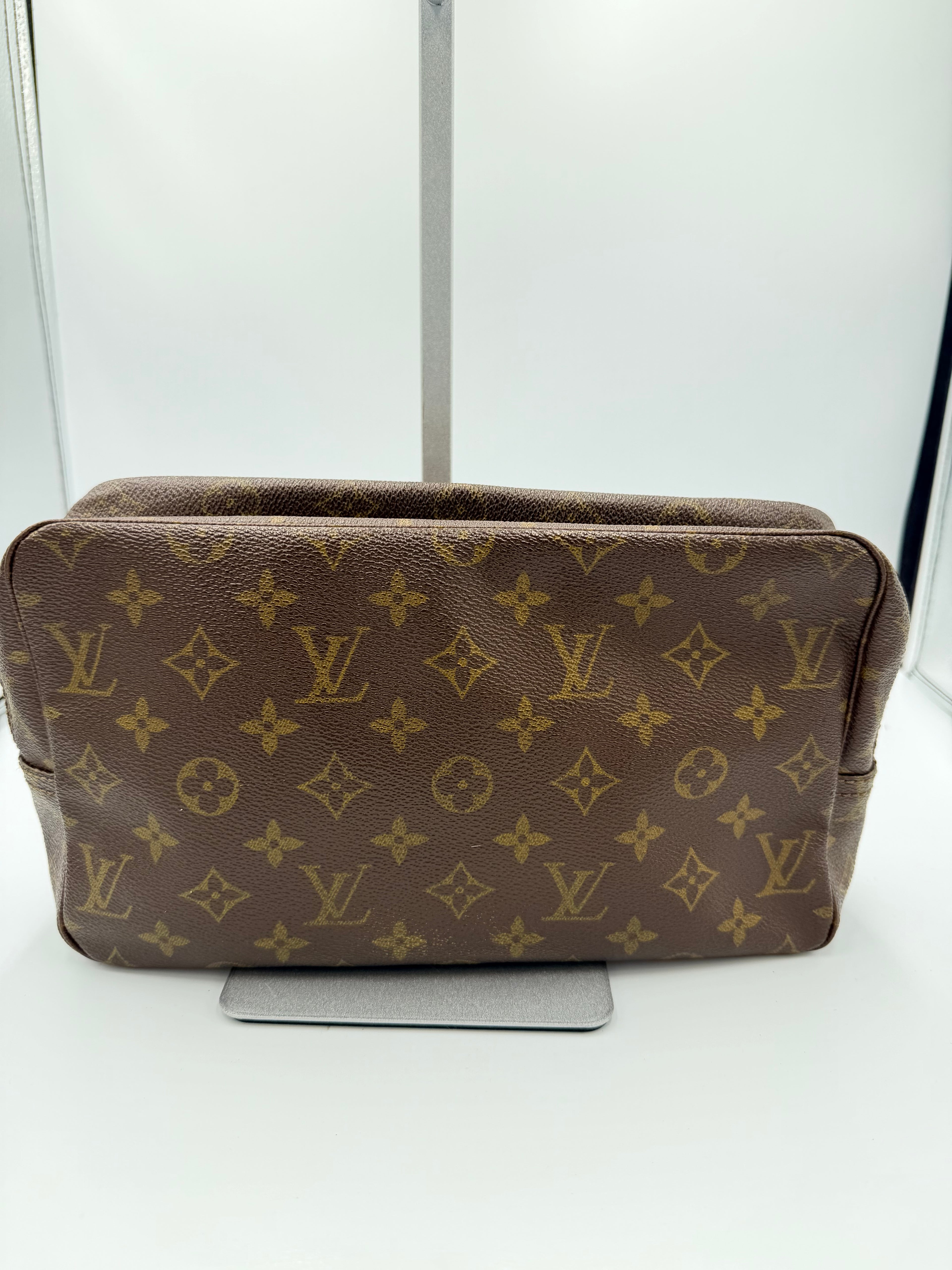 Louis Vuitton Monogram Toiletry Trousse 28 Pouch / Clutch