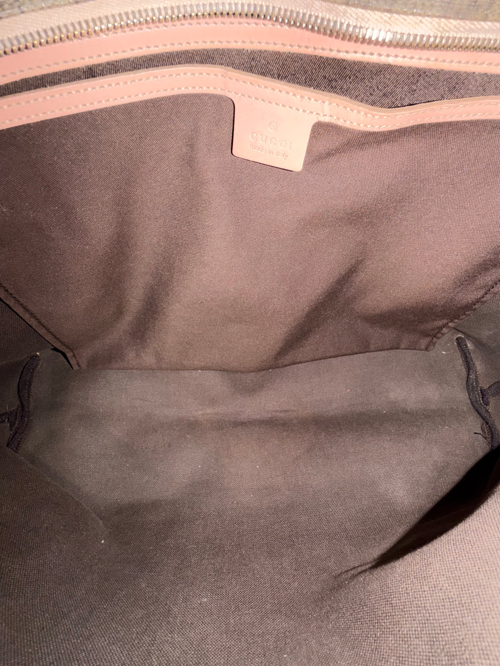 Gucci GG Supreme Tote Bag in Pink
