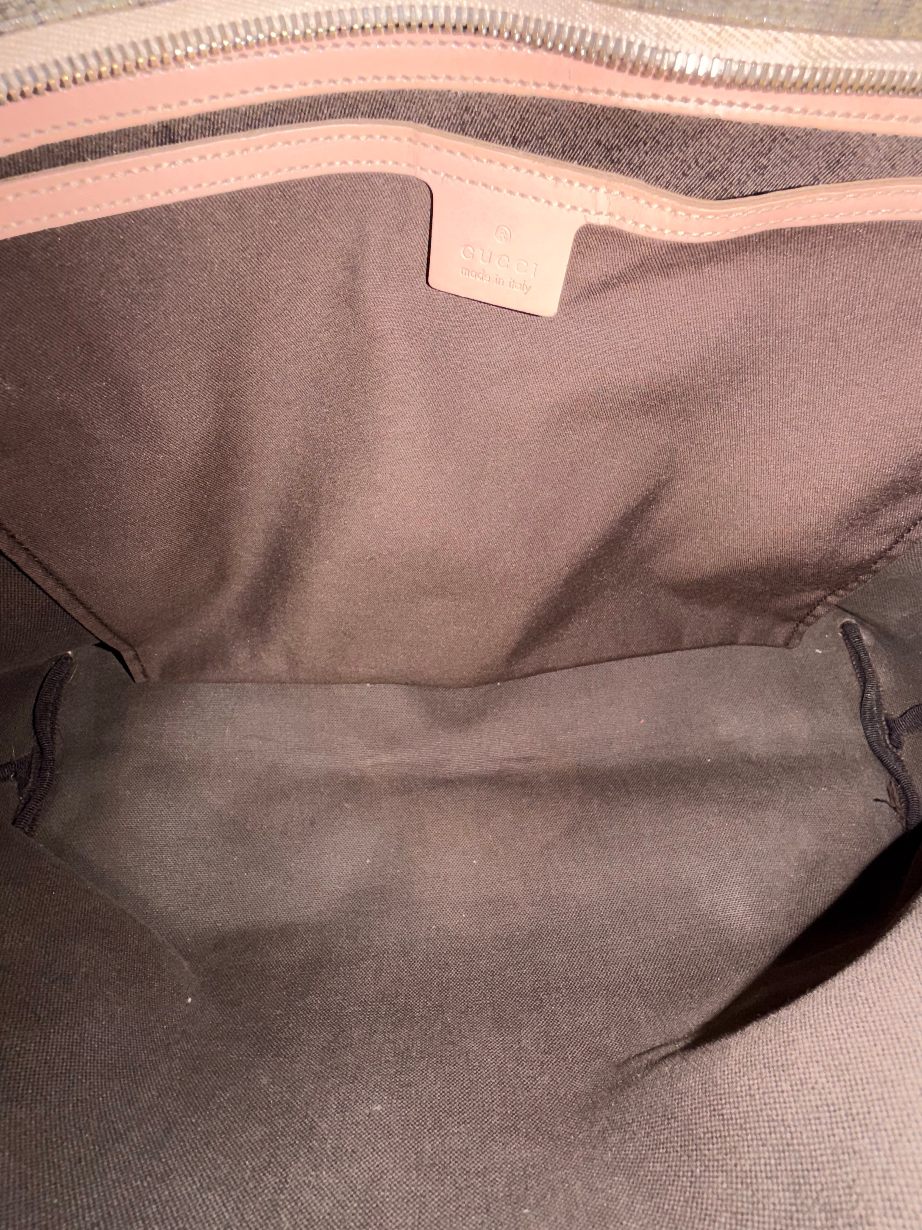 Gucci GG Supreme Tote Bag in Pink