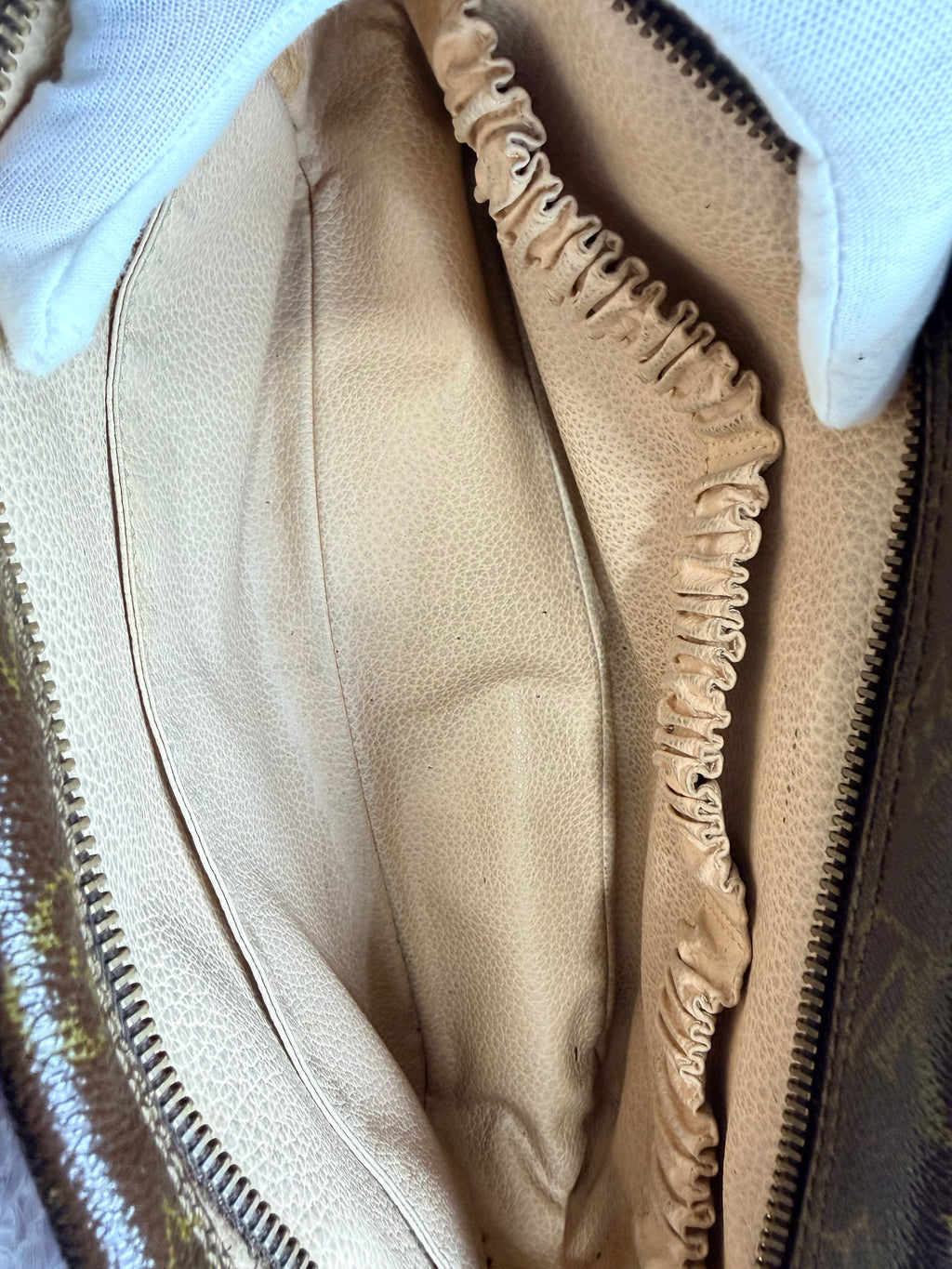 Louis Vuitton Monogram Toiletry Trousse 28 Pouch / Clutch