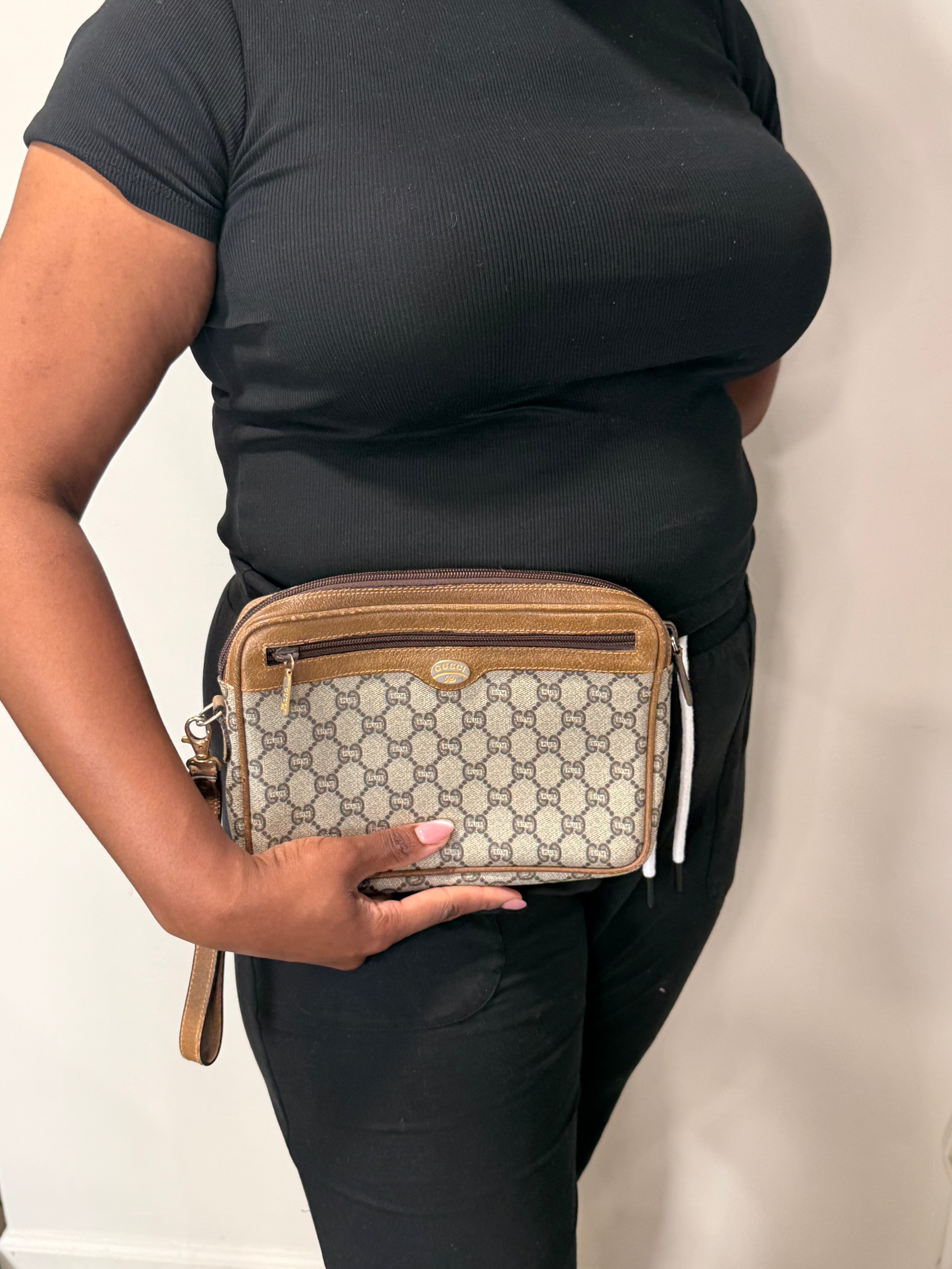 Gucci Plus Vintage GG Wristlet Clutch