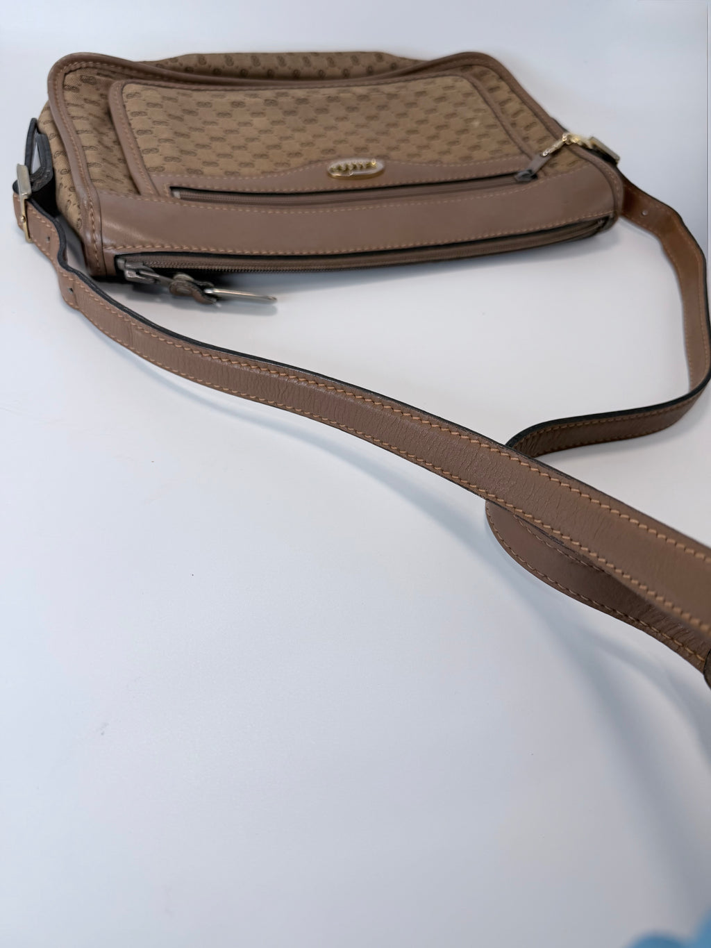 Vintage Gucci Shoulder Bag – GG Monogram Canvas & Leather Trim