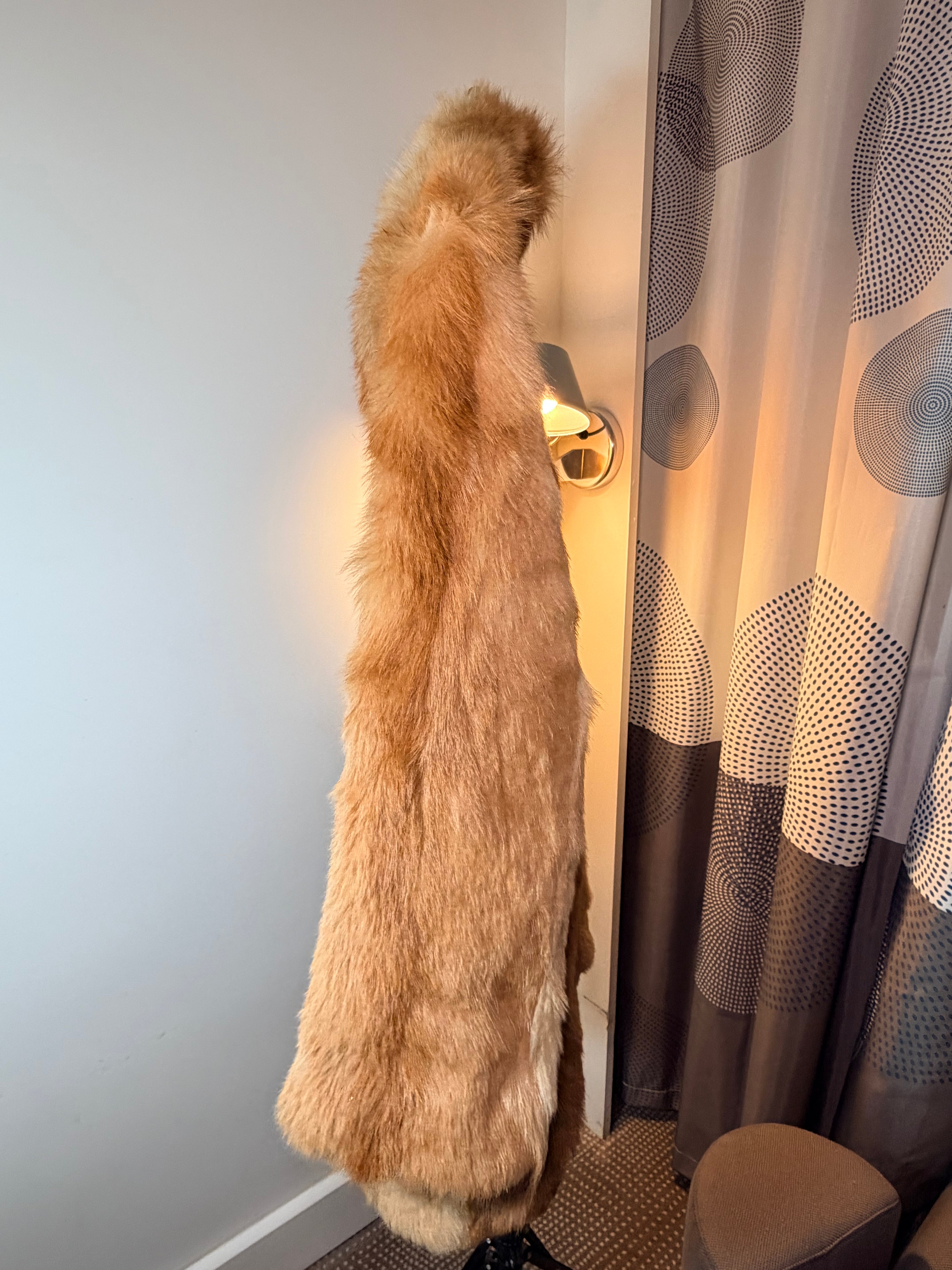 Vintage Fox Fur Coat – Crystal & Honey Tones (Medium)