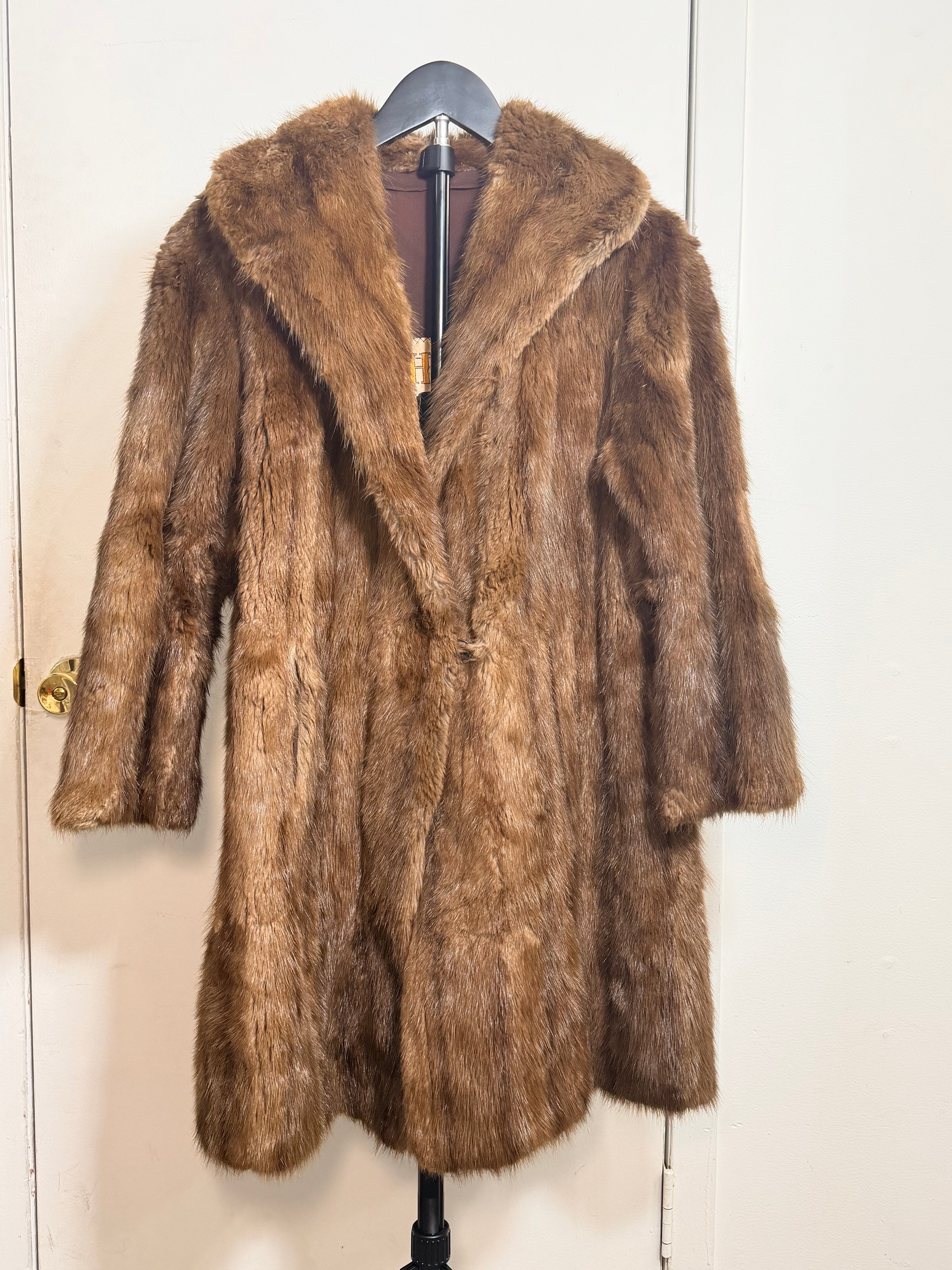 Vintage Natural Ranch Mink Fur Coat (Brown) – Large 001
