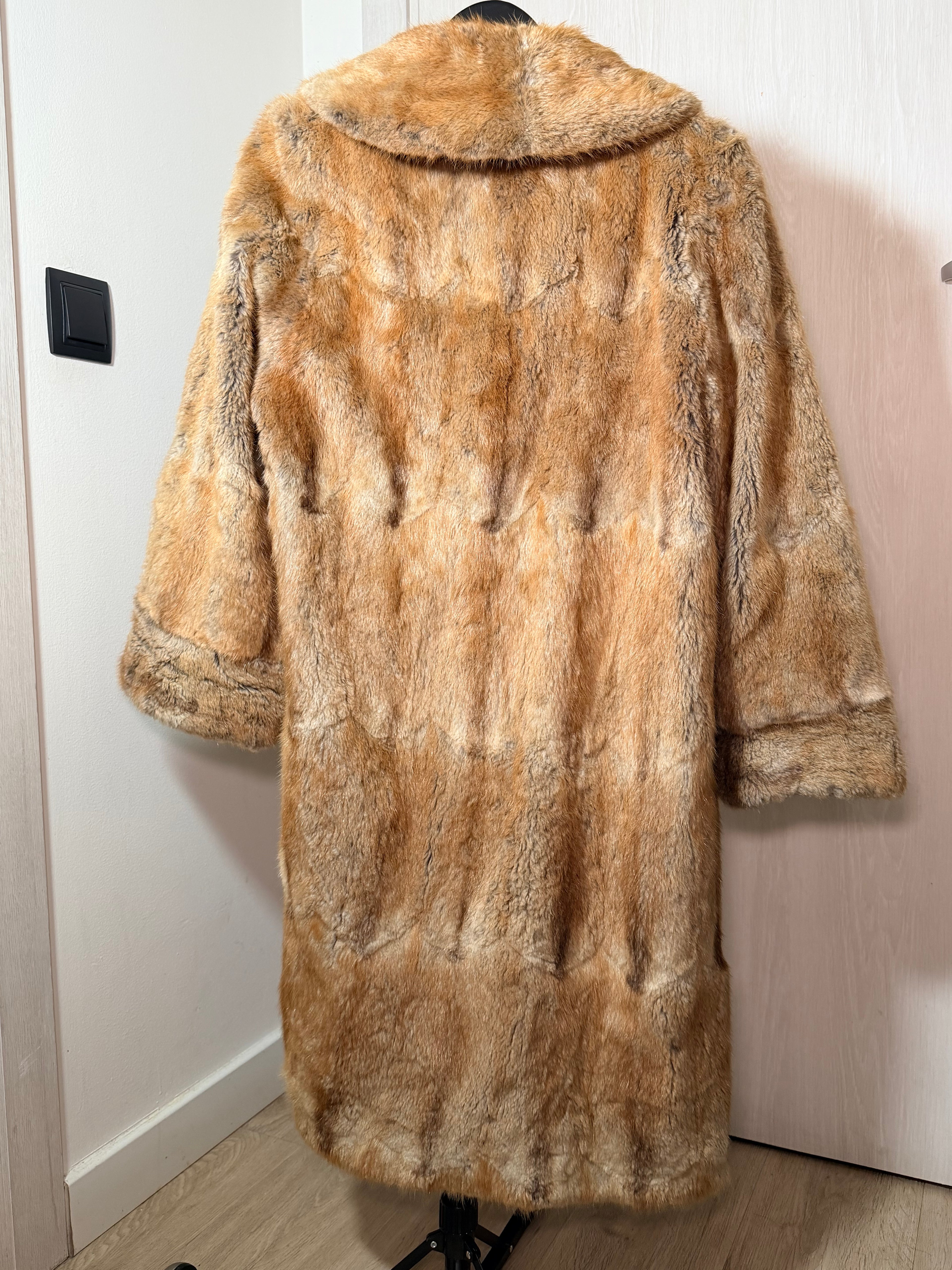 Vintage Beaver Fur Coat (Medium)