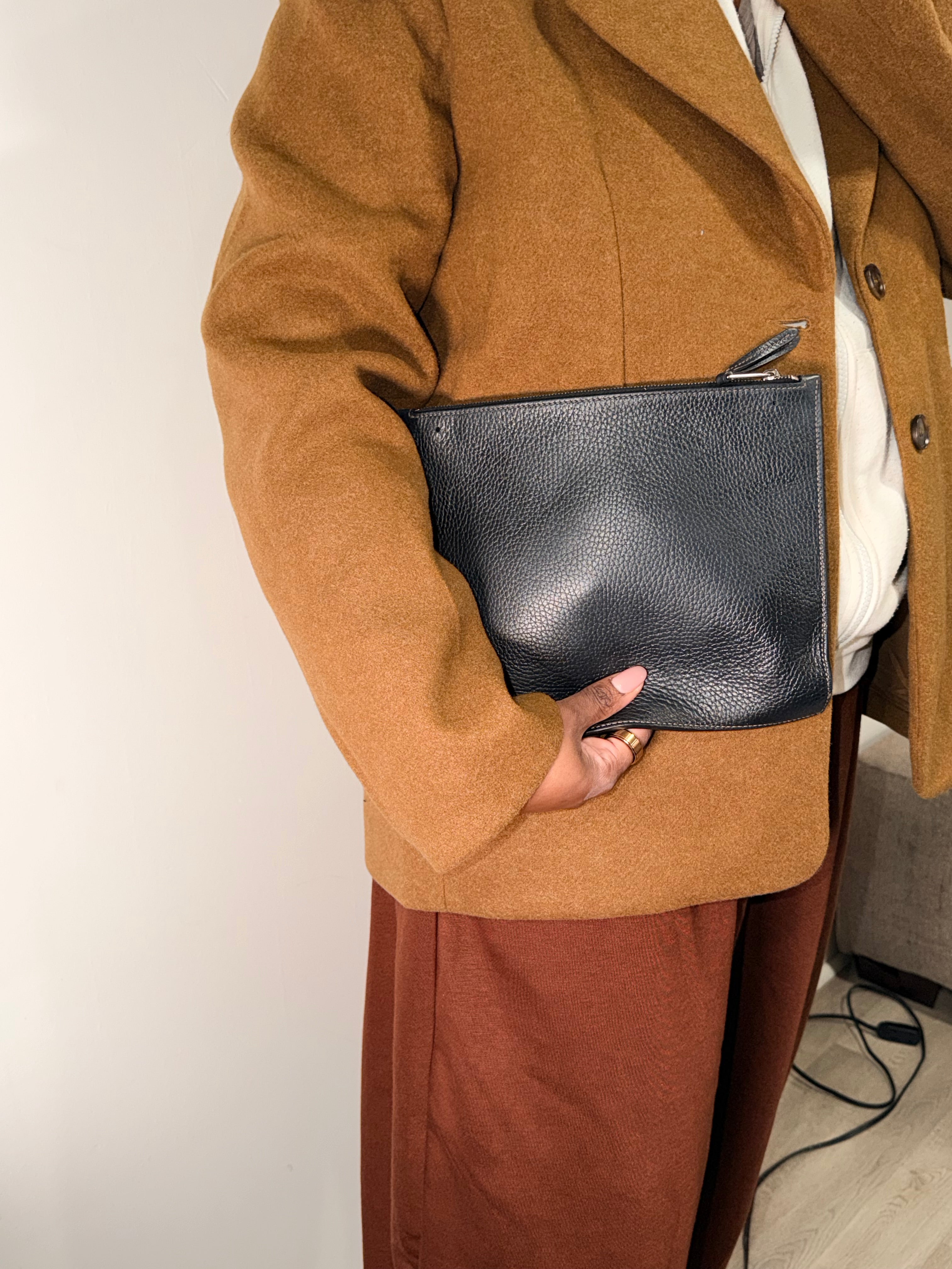Tod’s Pebbled Leather Clutch / Pouch – Black (With Strap & Tags)