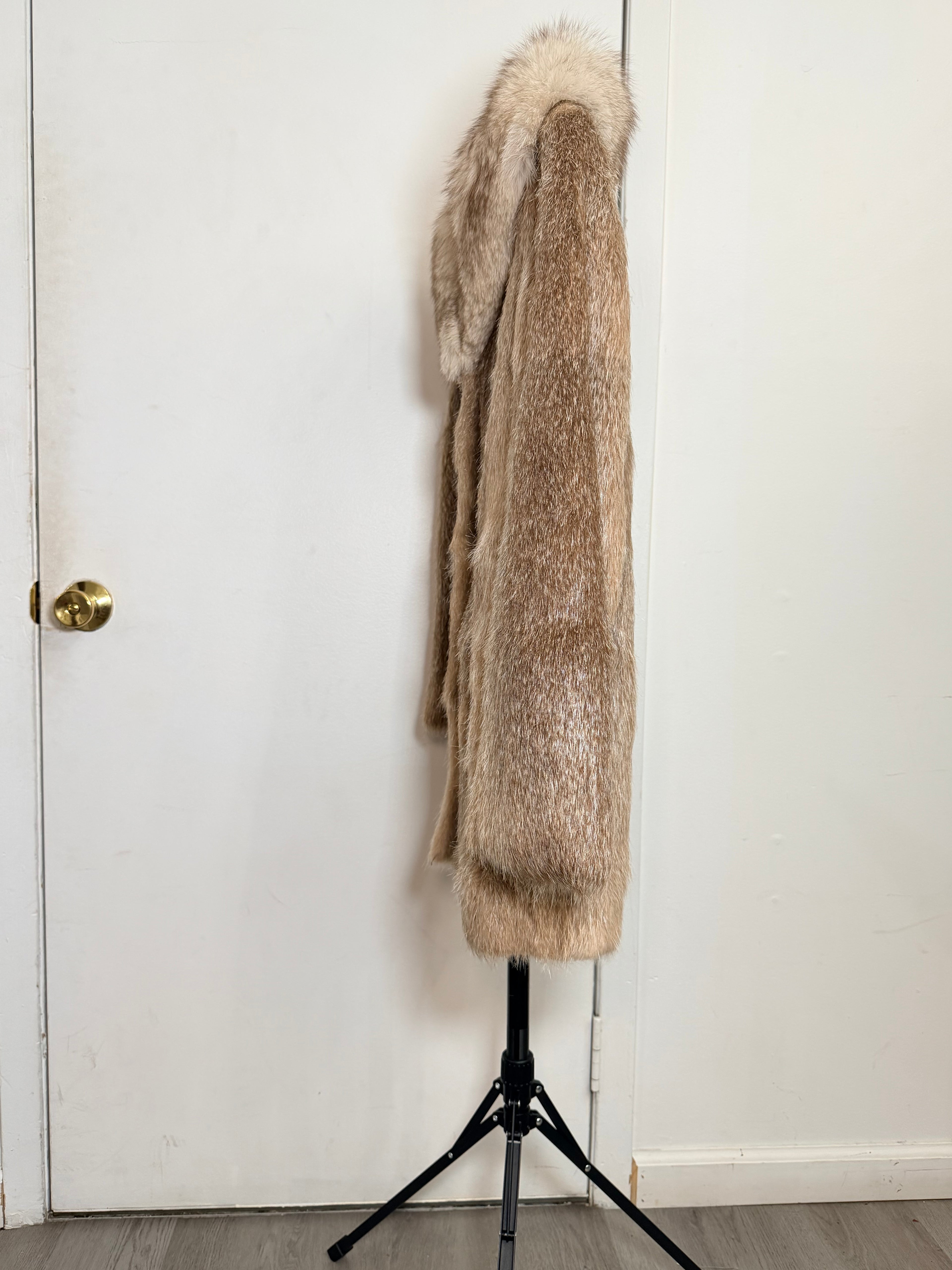 Vintage Beaver Fur Coat with Fox Collar (Natural) – Large 006