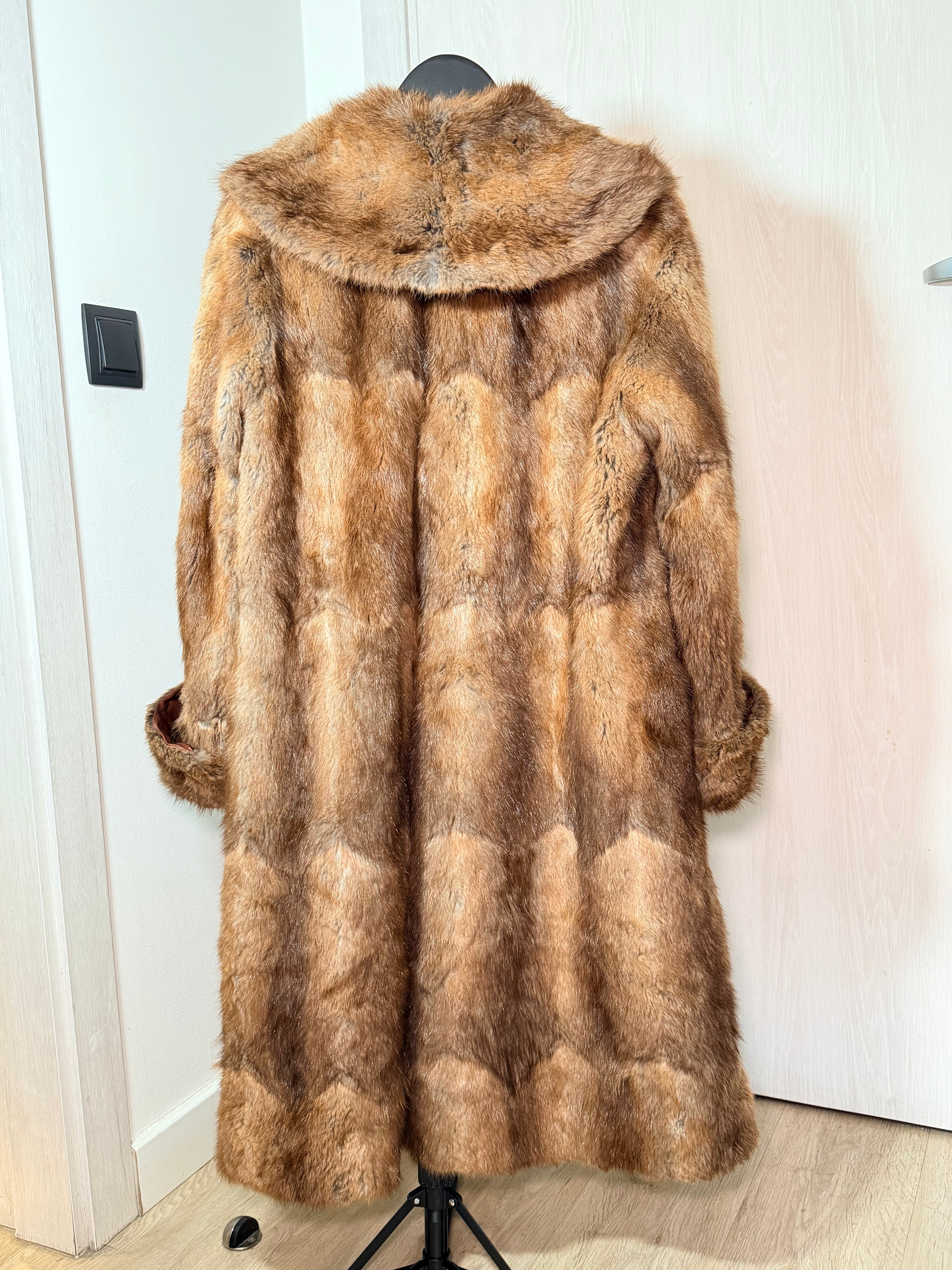 Vintage Real Full-Pelt Beaver Fur Coat – Golden Brown (Large)