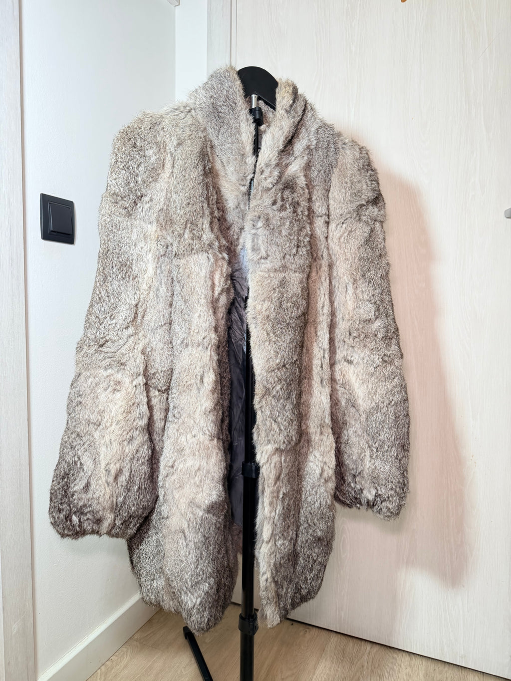 Vintage Rex Rabbit Fur Coat – Soft Grey Neutral (Medium / Large)