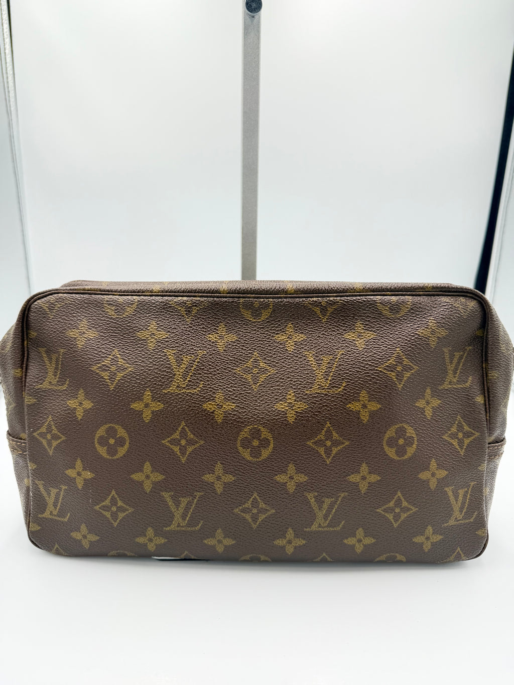 Louis Vuitton Monogram Toiletry Trousse 28 Pouch / Clutch