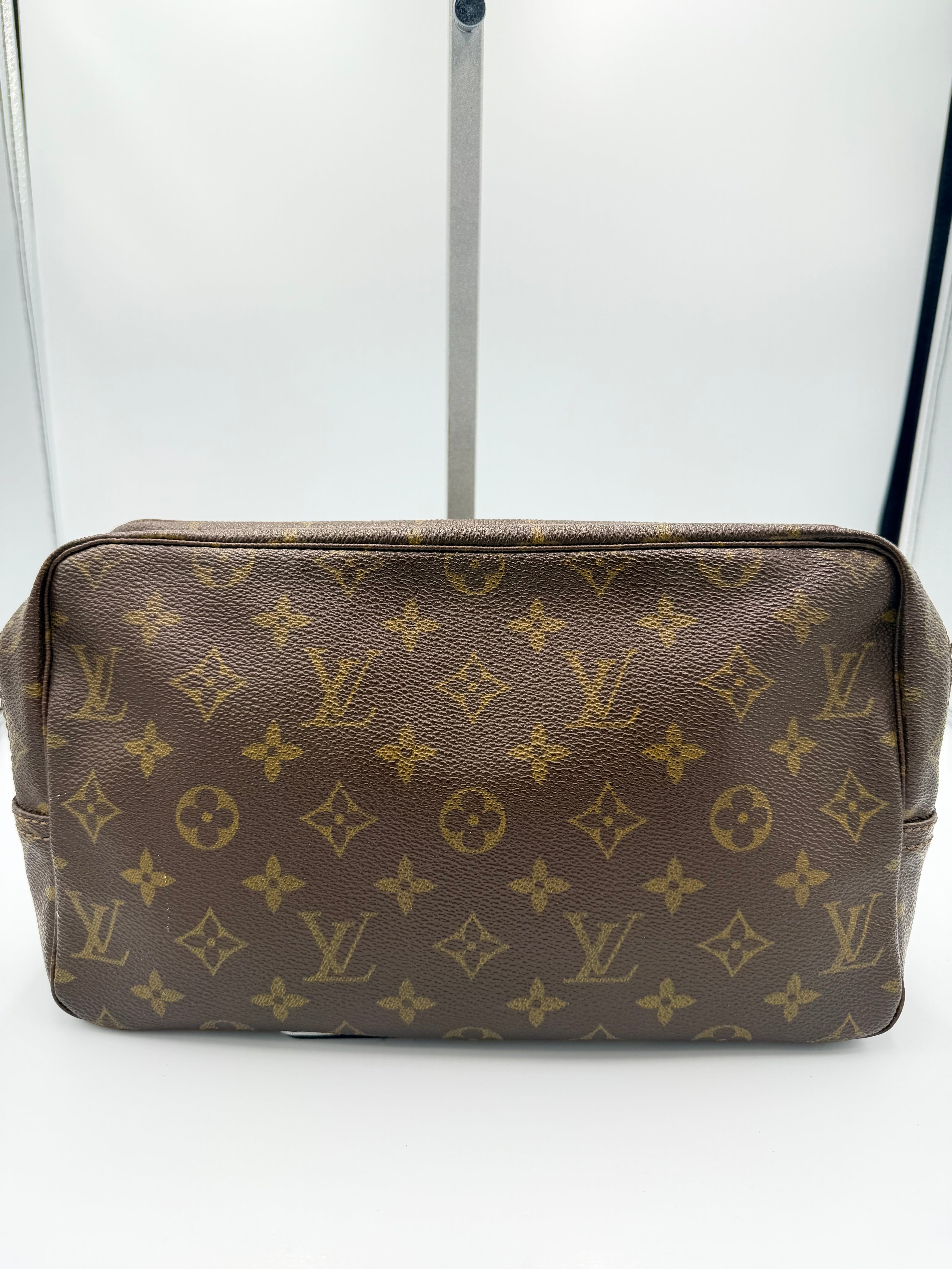 Louis Vuitton Monogram Toiletry Trousse 28 Pouch / Clutch