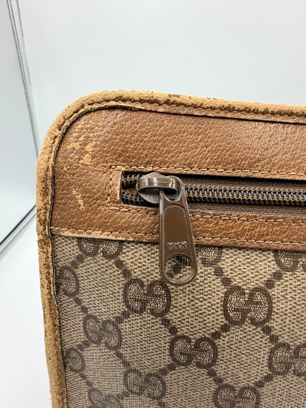 Gucci GG Supreme Clutch / Portfolio Pouch