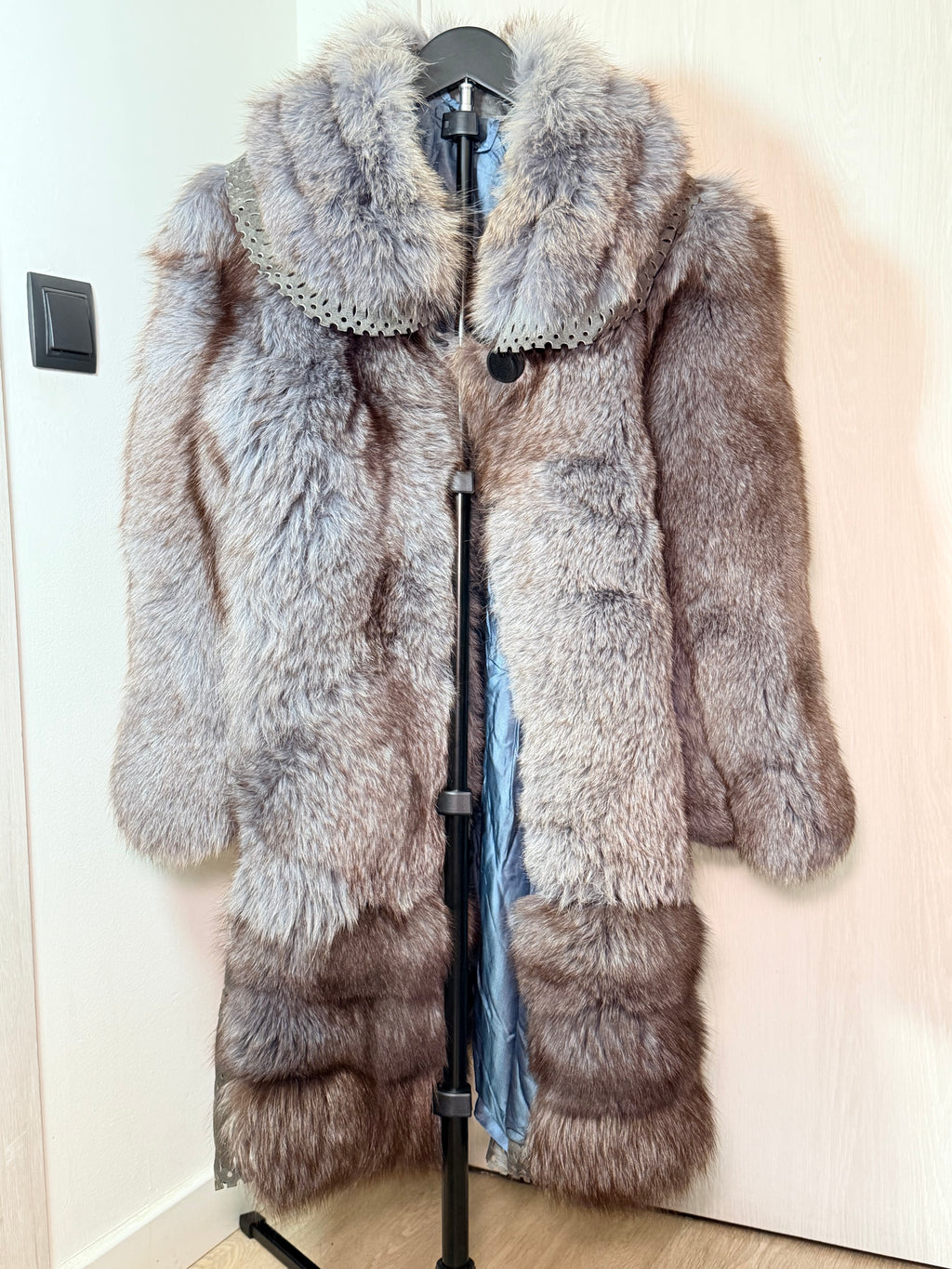 Vintage Silver / Blue Fox Fur Coat – Cool-Toned Grey (Size L/XL)