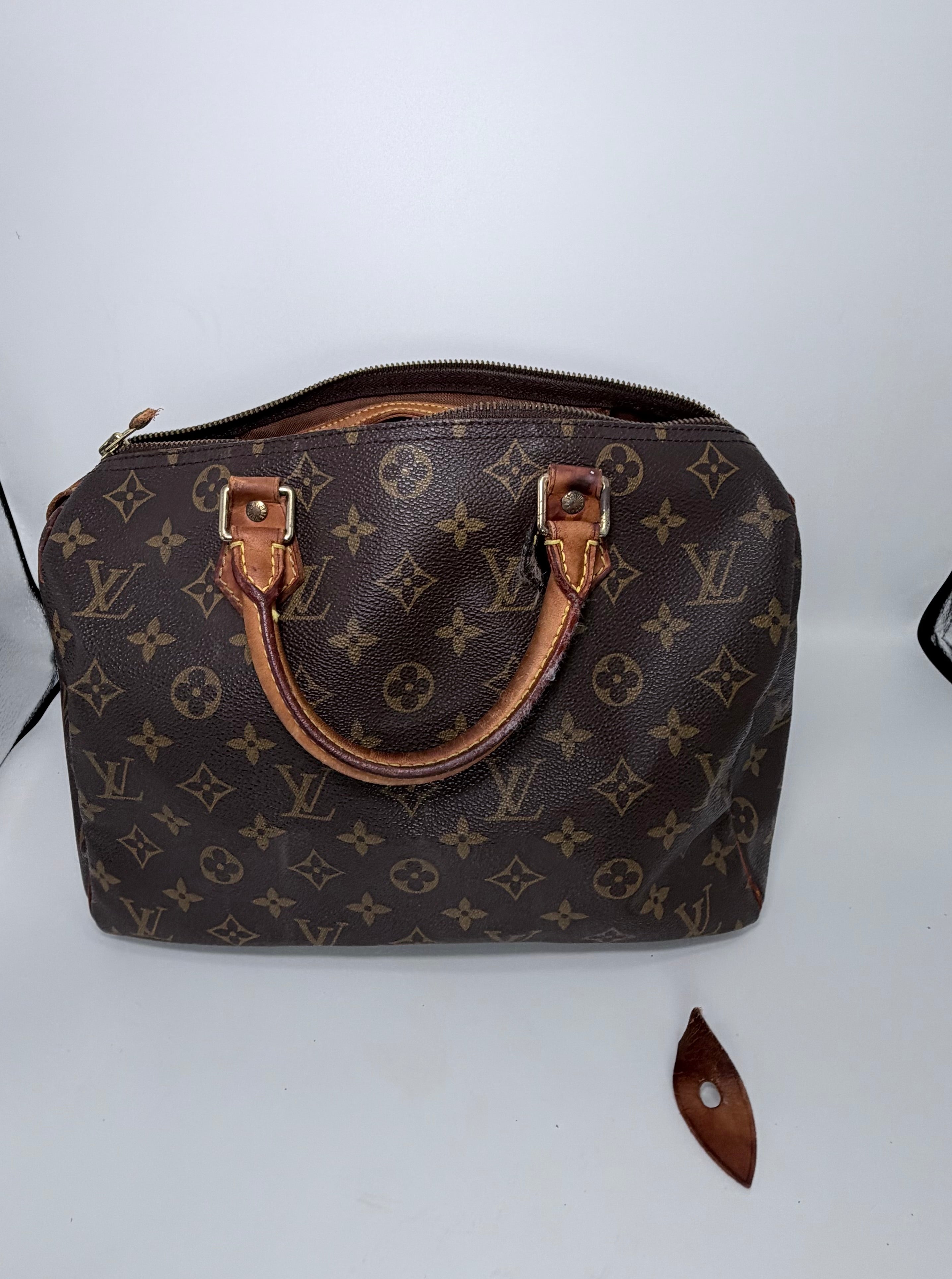 Louis Vuitton Speedy 30