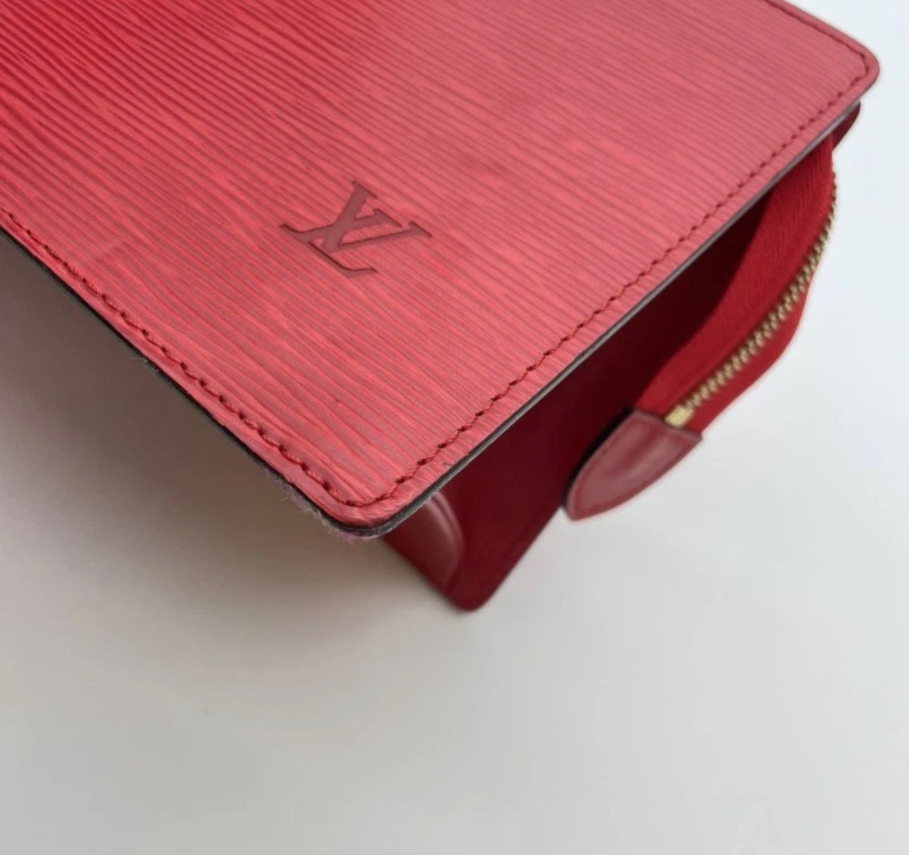Louis Vuitton Sac Triangle – Red Epi