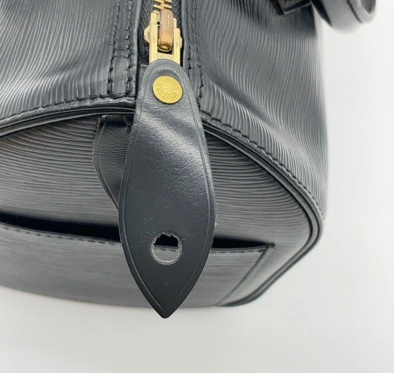Louis Vuitton Epi Leather Speedy 25 – Black