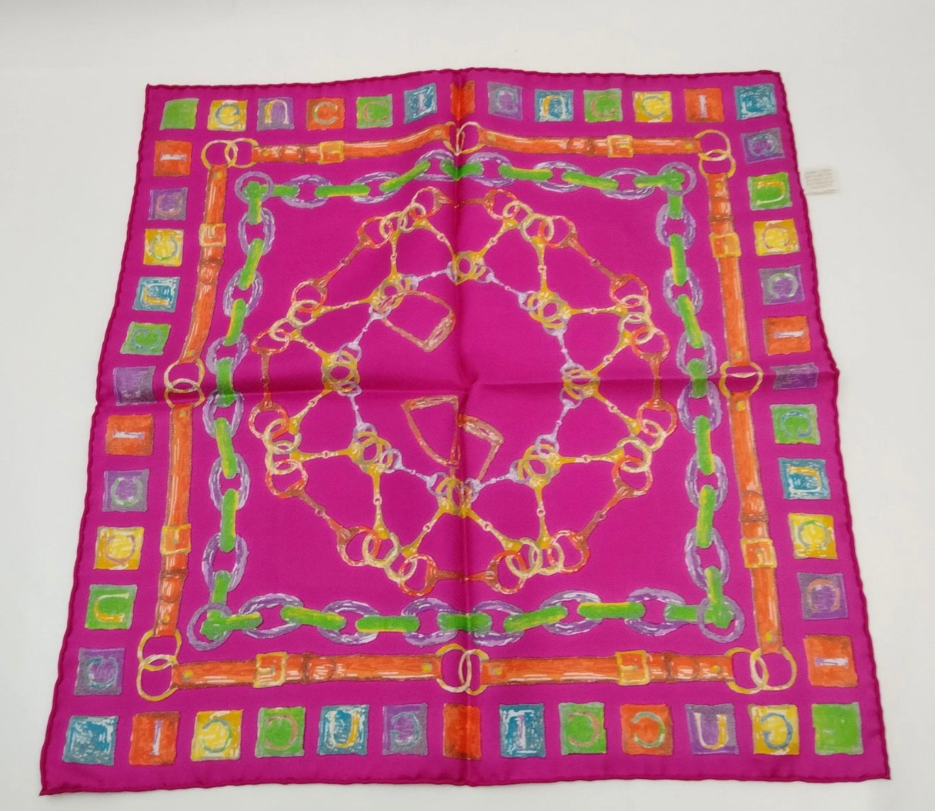 Gucci Silk Scarf – Pink Chain Print