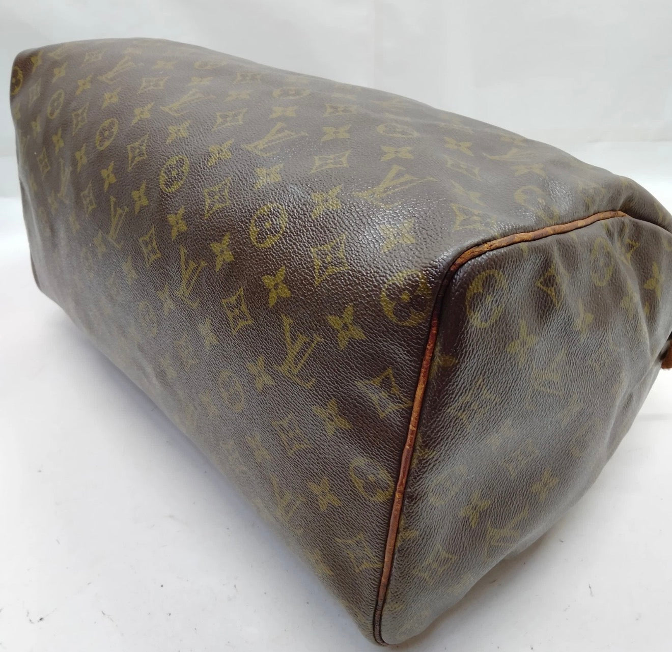 Louis Vuitton Speedy 40 – Monogram Canvas