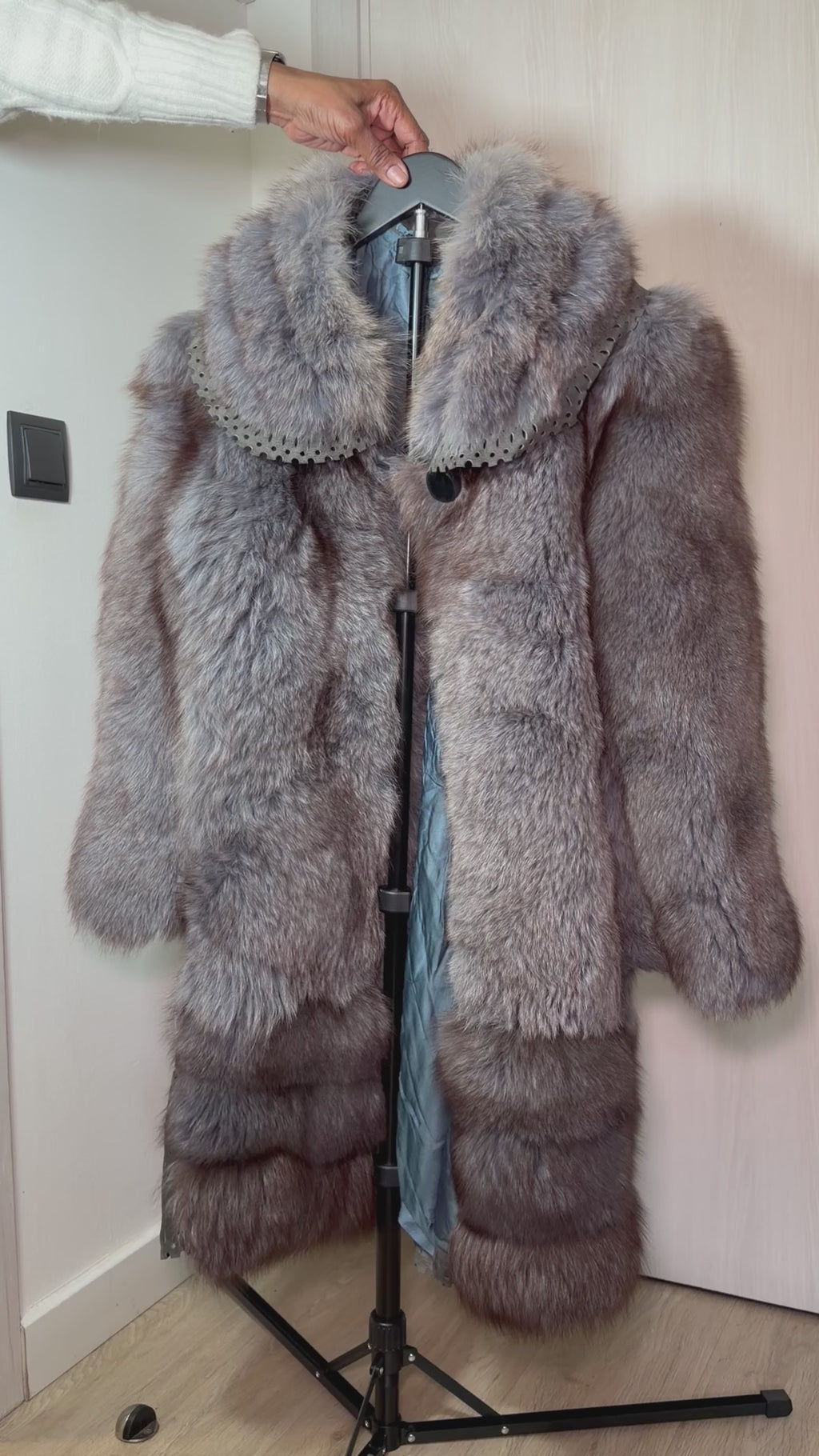 Vintage Silver / Blue Fox Fur Coat – Cool-Toned Grey (Size L/XL)