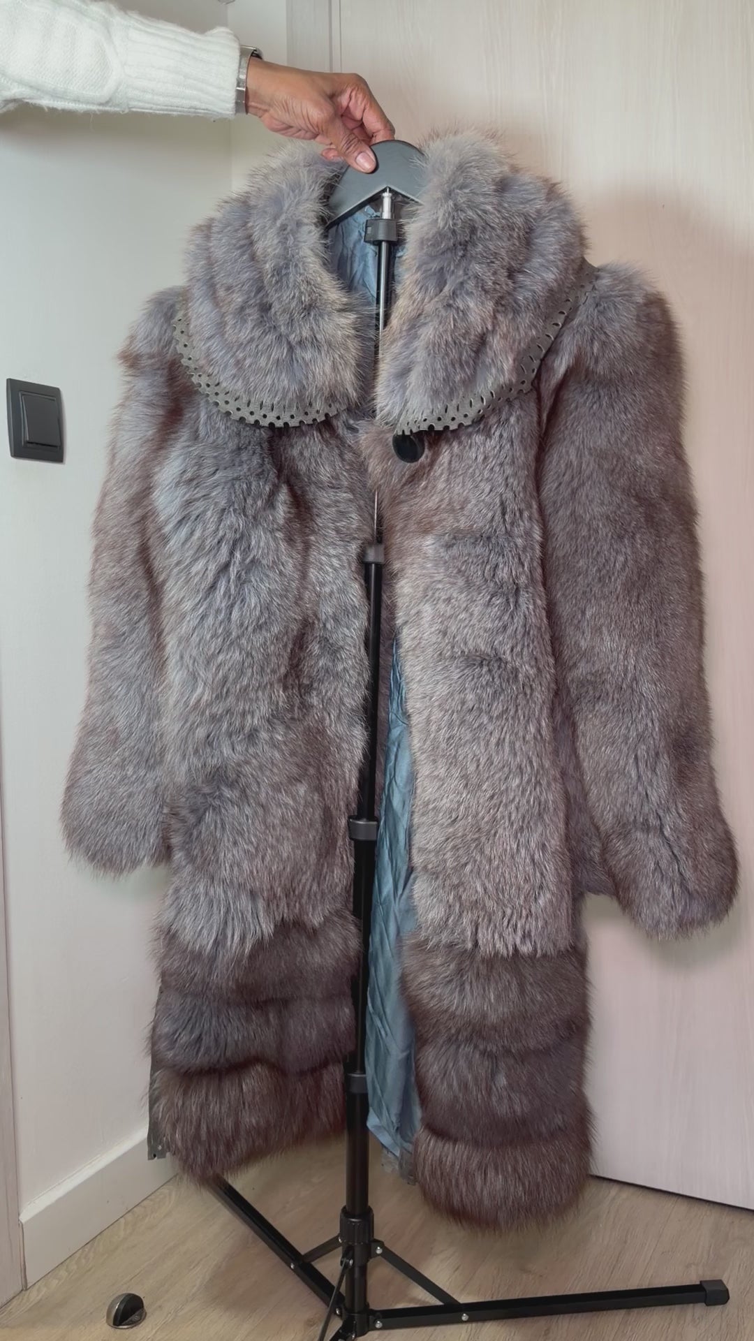 Vintage Silver / Blue Fox Fur Coat – Cool-Toned Grey (Size L/XL)