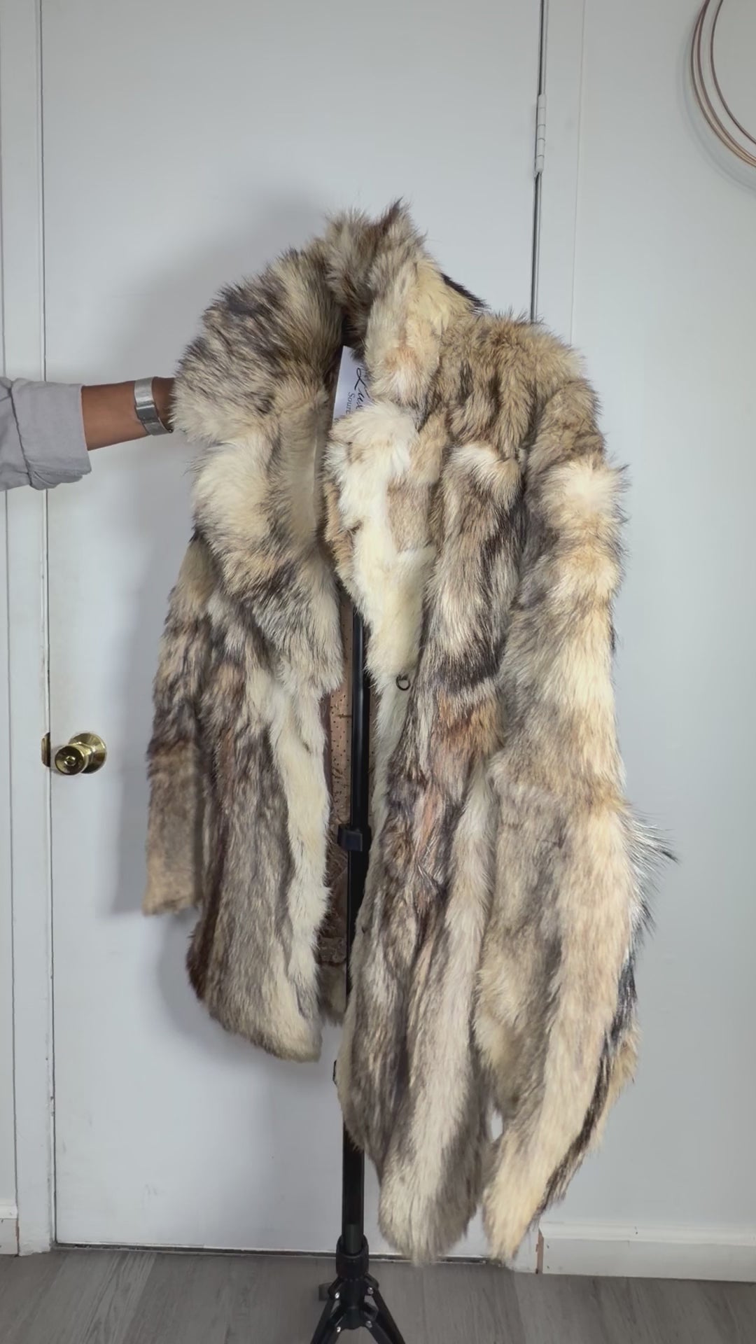 Vintage Natural Wolf Fur Coat – Small 040