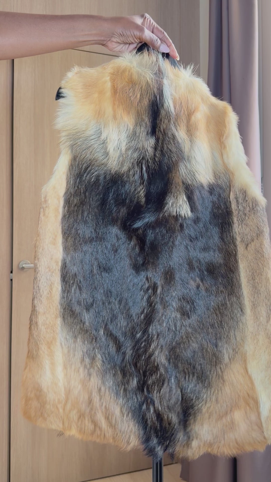 Vintage Golden Shadow Fox Fur Vest – Small -041